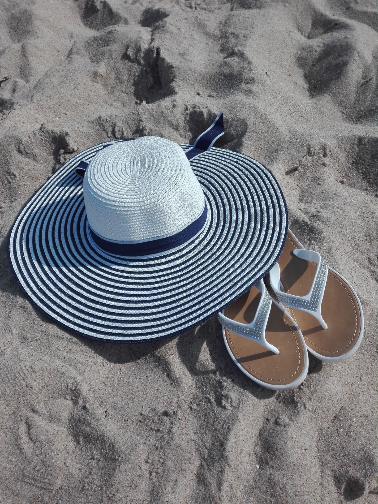 HUAWEI P8 Lite sample photo. Hat, blue, white photography