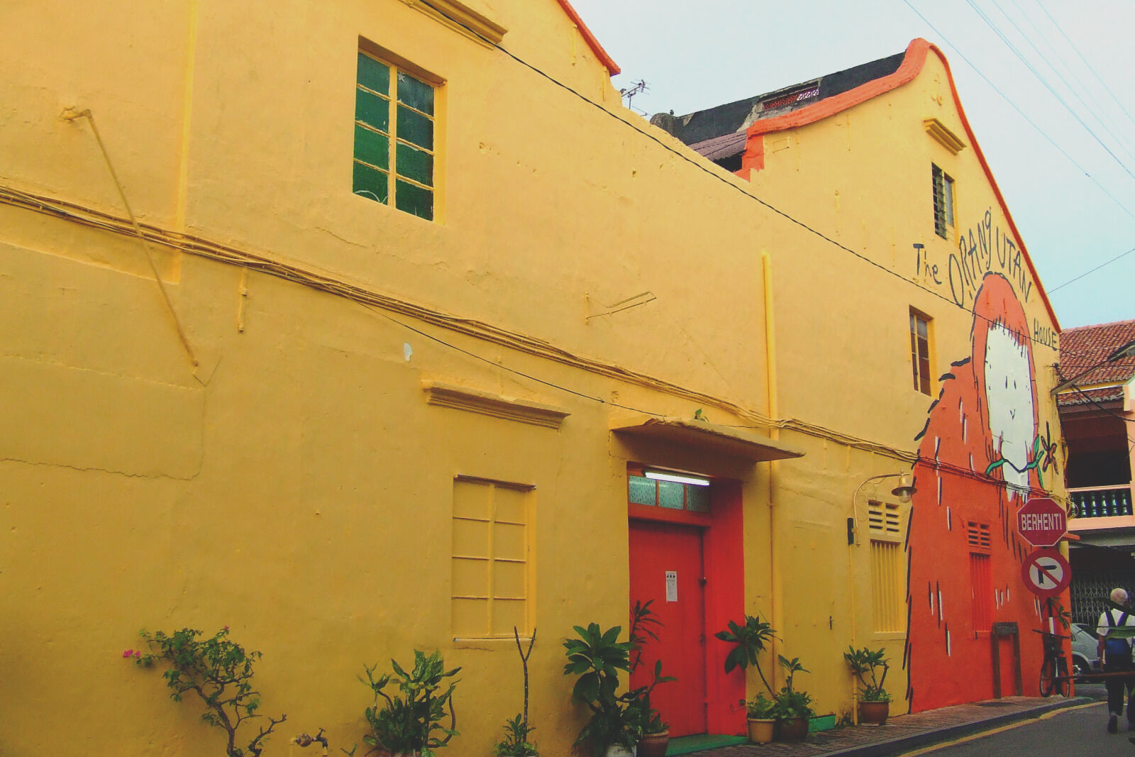 Fujifilm FinePix S5600 sample photo. Building, life, local, malaysia photography