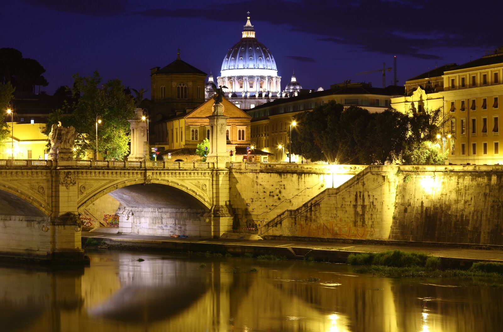 Canon EOS 5D Mark II sample photo. Bridge, capital, colourful photography
