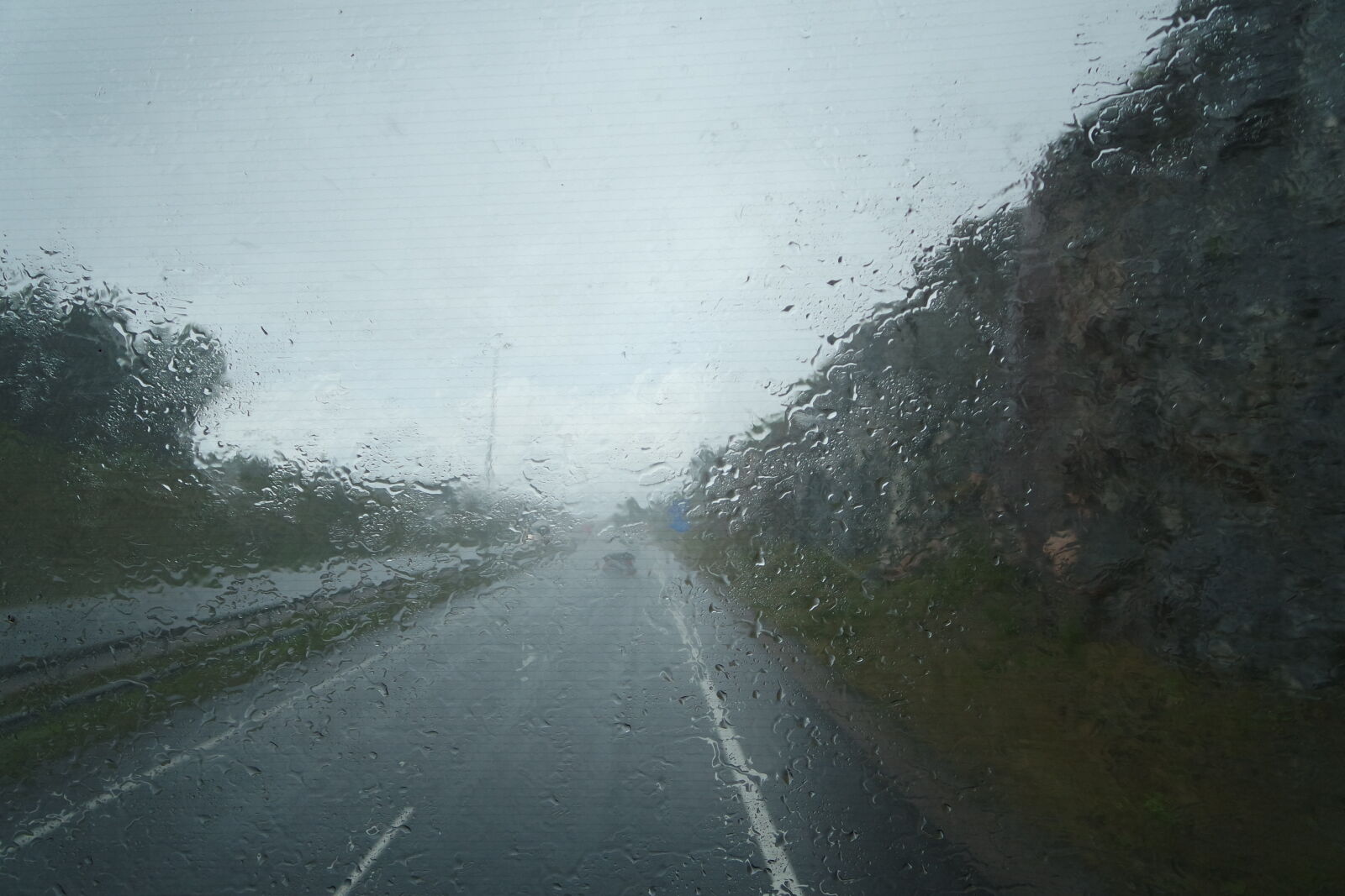 Samsung NX mini sample photo. Rain at the windshield photography
