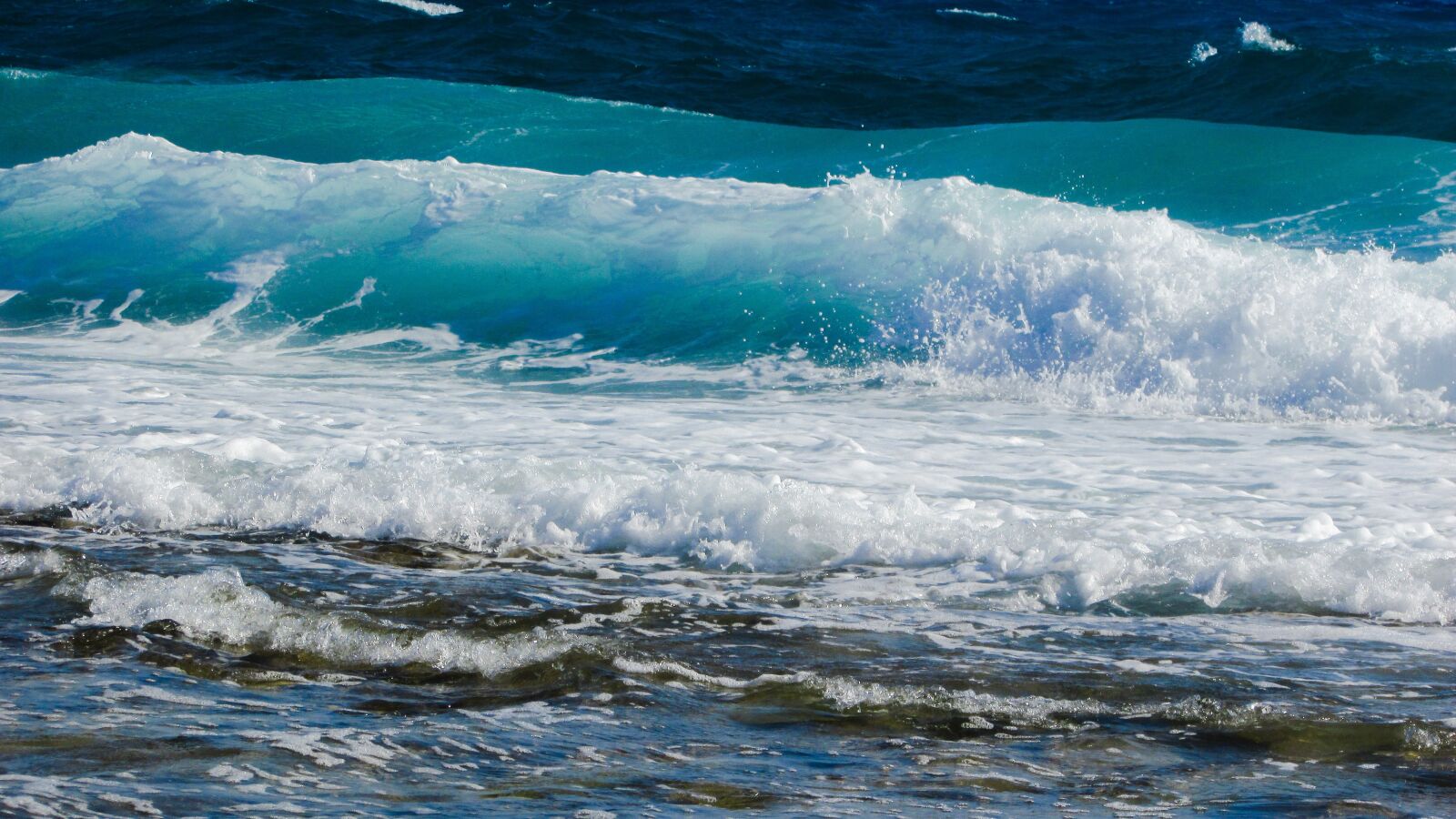 Canon PowerShot SX400 IS sample photo. Wave, smashing, sea photography