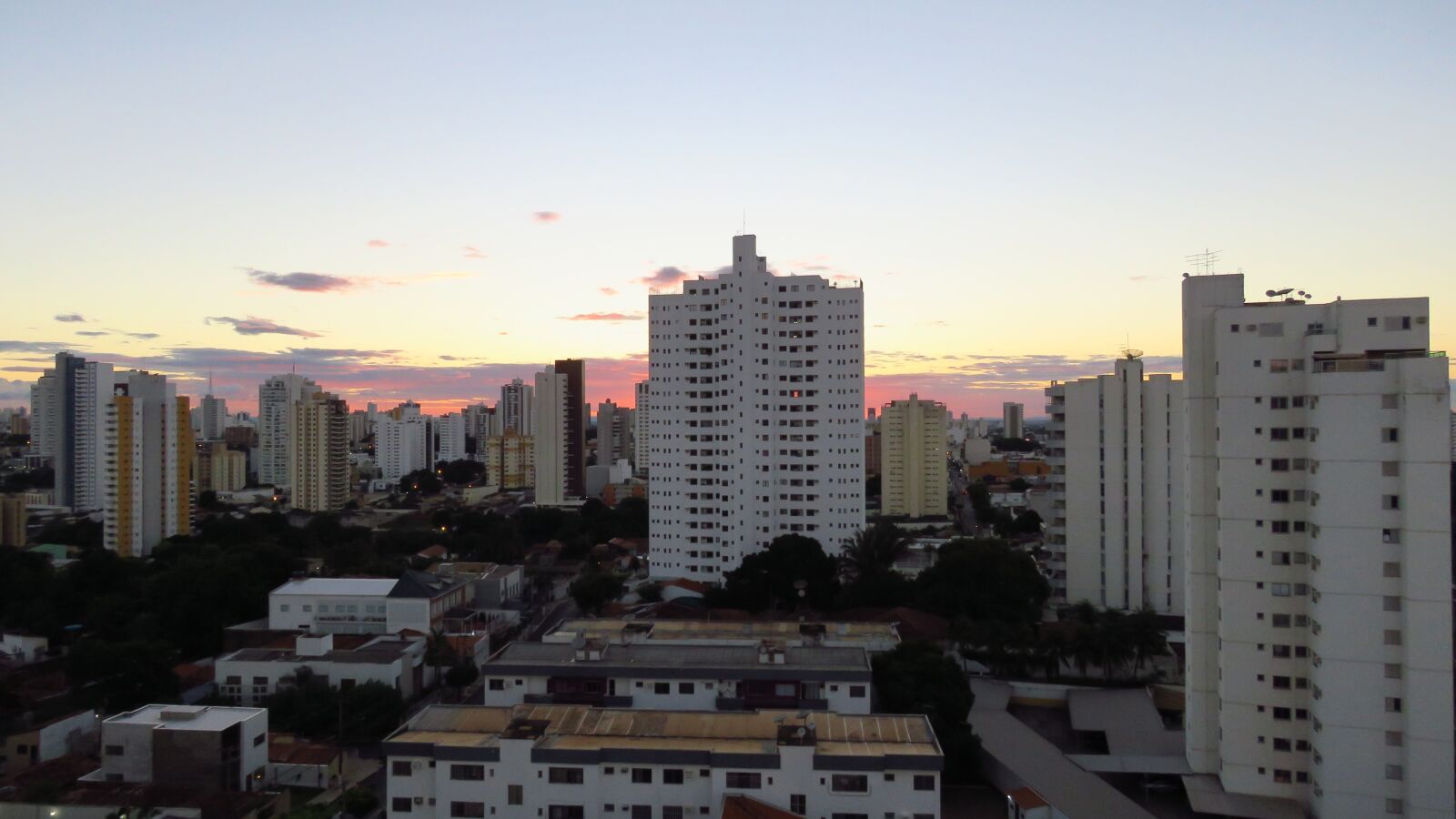 Canon PowerShot SX60 HS sample photo. Building, horizon, city photography