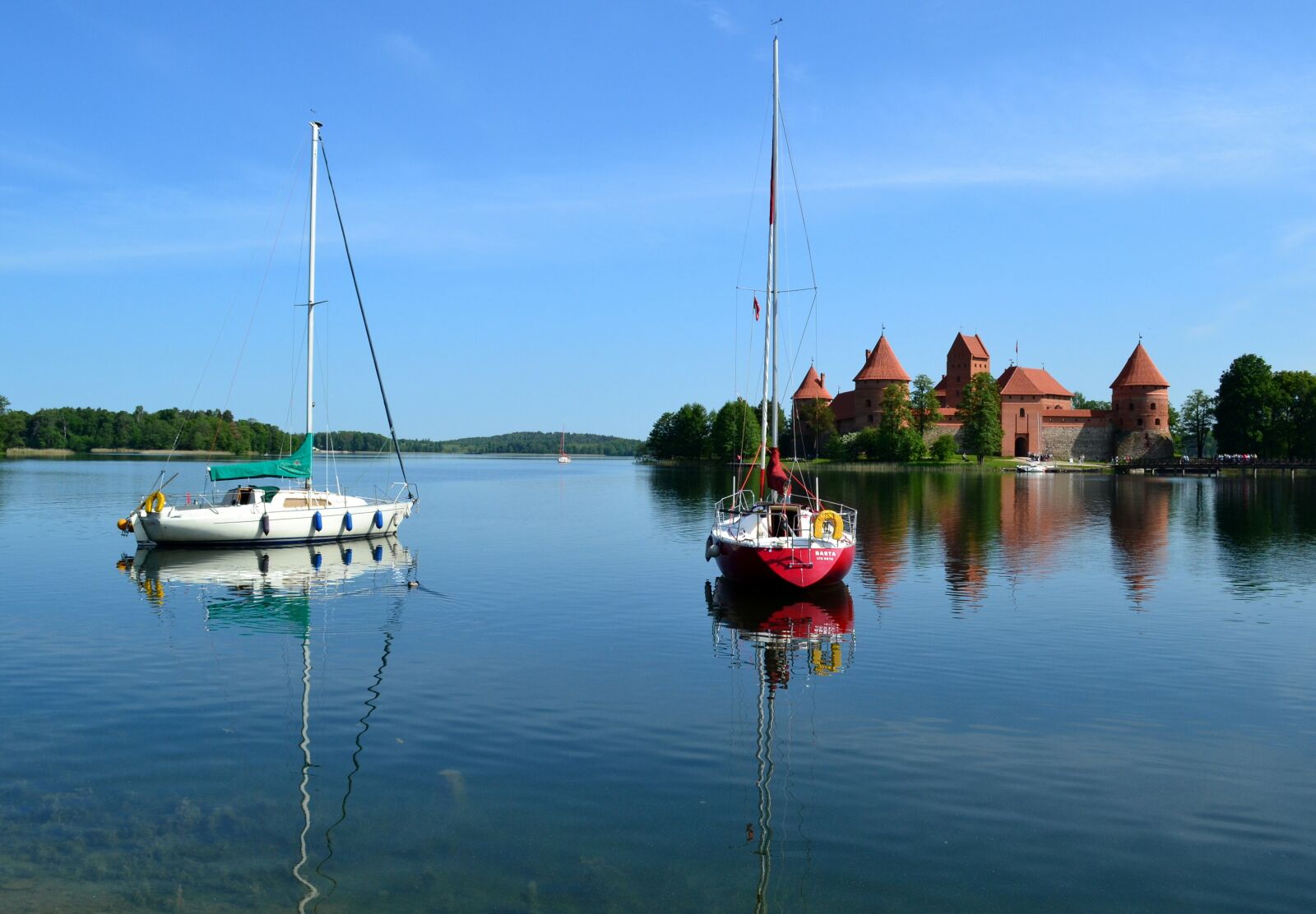 Nikon D3100 sample photo. Castle, water, boat photography