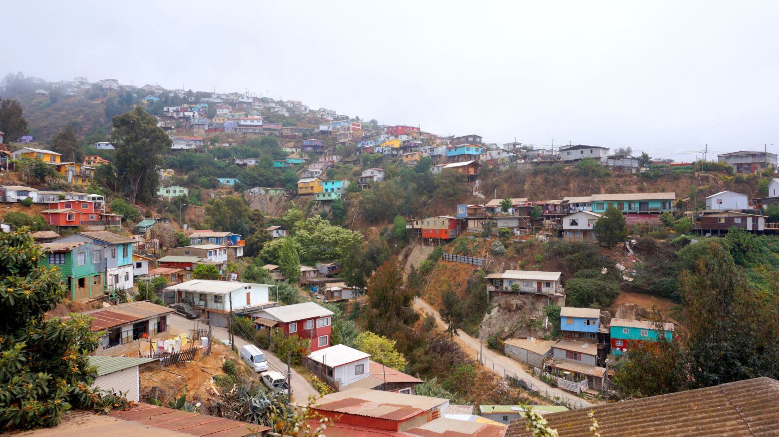 Sony Alpha a5000 (ILCE 5000) sample photo. Valparaiso, houses, chile photography