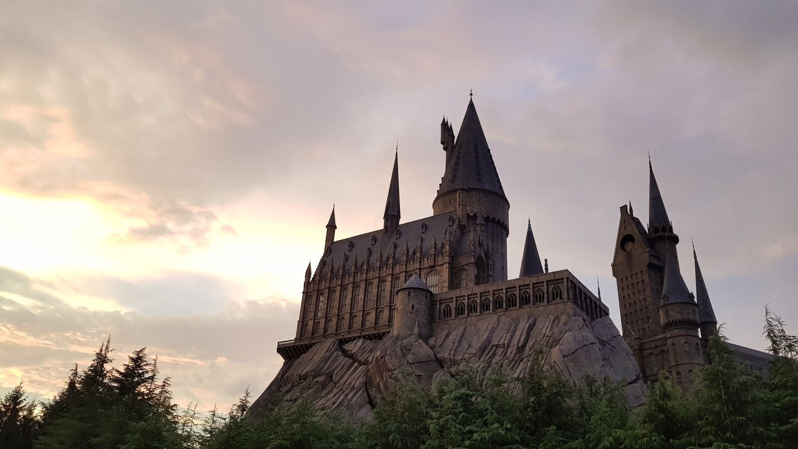 Samsung Galaxy S8+ sample photo. Castle, japan universal studio photography