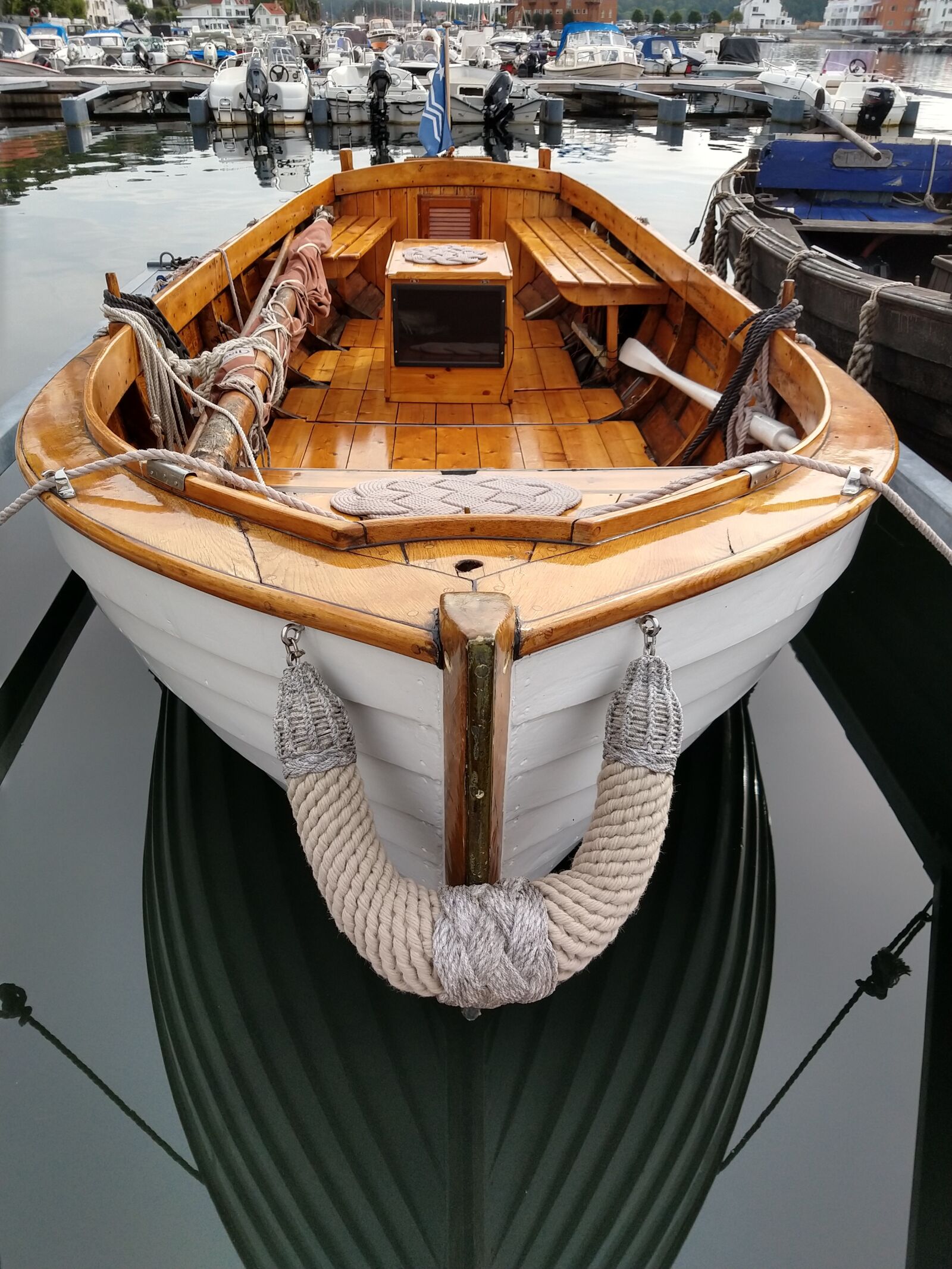 Motorola moto g(6) plus sample photo. Boat, wooden, water photography