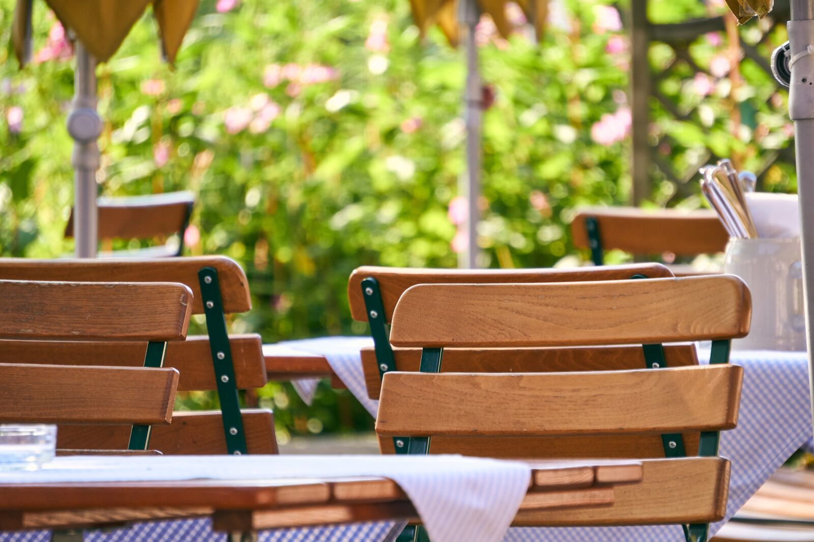 Sony E 55-210mm F4.5-6.3 OSS sample photo. Beer garden, chair, bistro photography