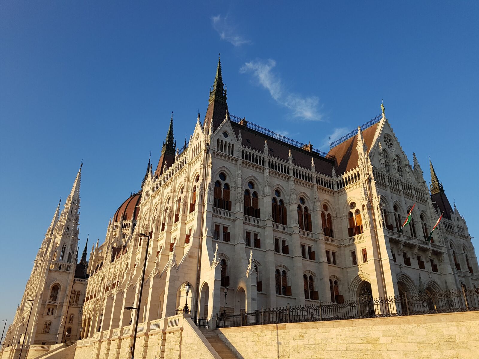 Samsung Galaxy S7 Edge sample photo. Budapest, parliament, hungary photography