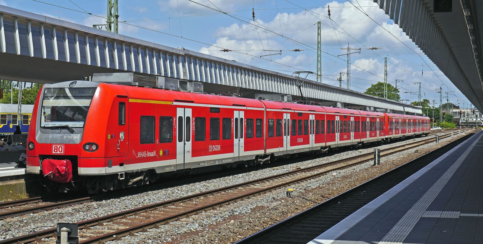 Panasonic Lumix DMC-GH3 sample photo. Vehicle, station, locomotive, train photography