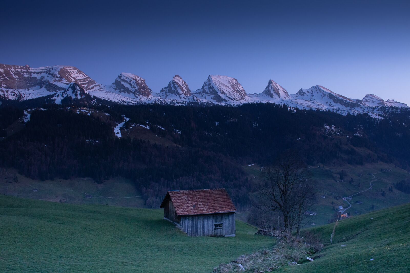 Canon EOS 750D (EOS Rebel T6i / EOS Kiss X8i) sample photo. Mountains, evening, nature photography