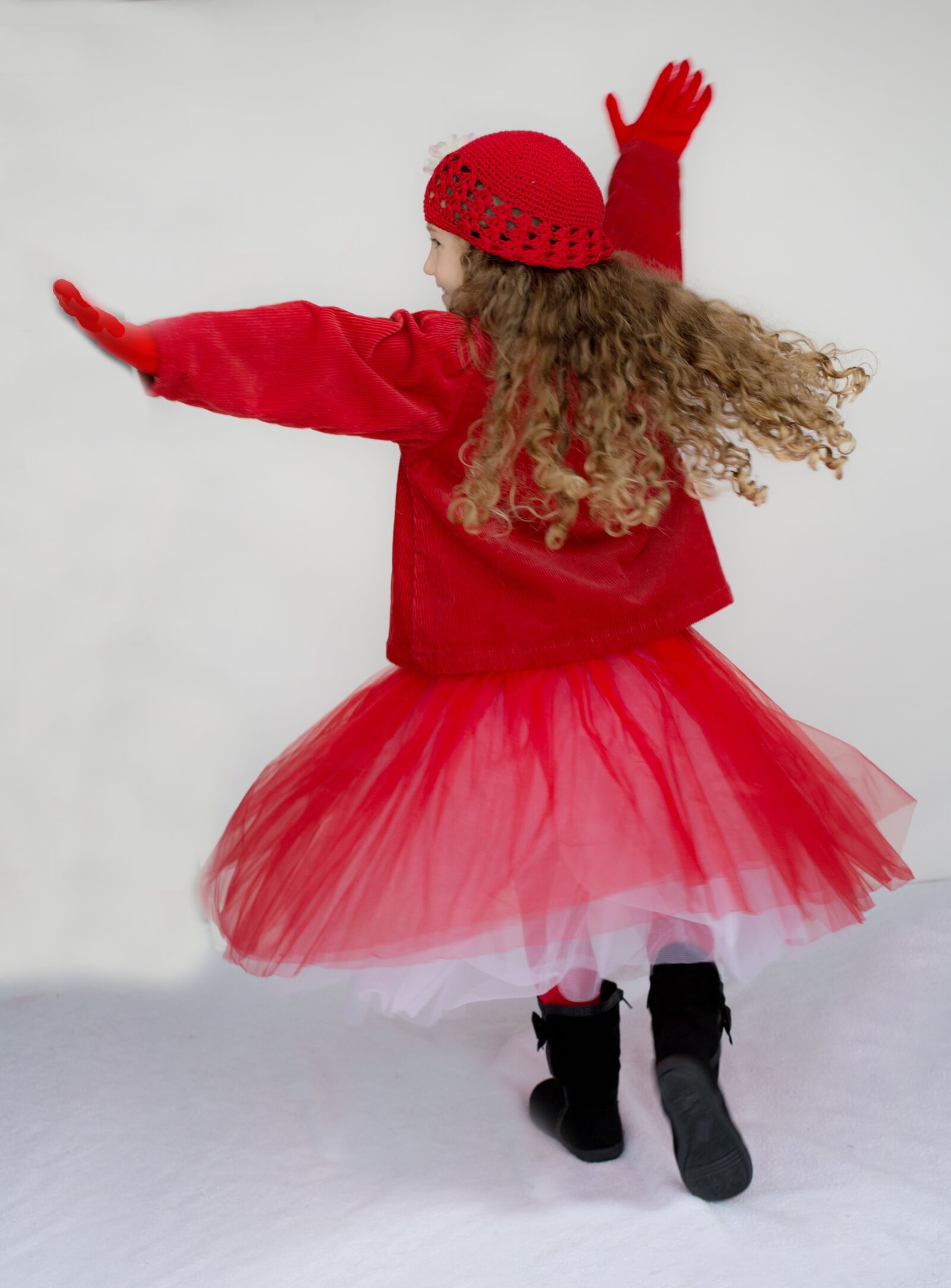 Canon EF 50mm F1.4 USM sample photo. Little girl, dancing, spinning photography