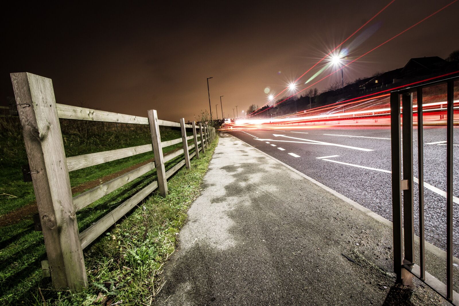 Canon EOS 550D (EOS Rebel T2i / EOS Kiss X4) sample photo. Long exposure, light trails photography