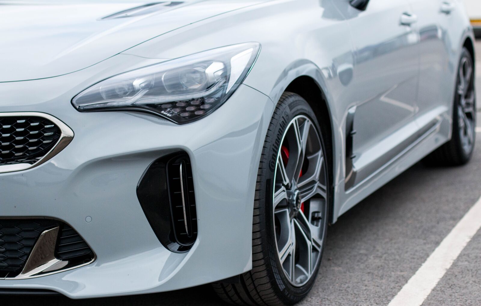 Canon EOS 70D + Canon EF 50mm F1.4 USM sample photo. Kia stinger gt, car photography