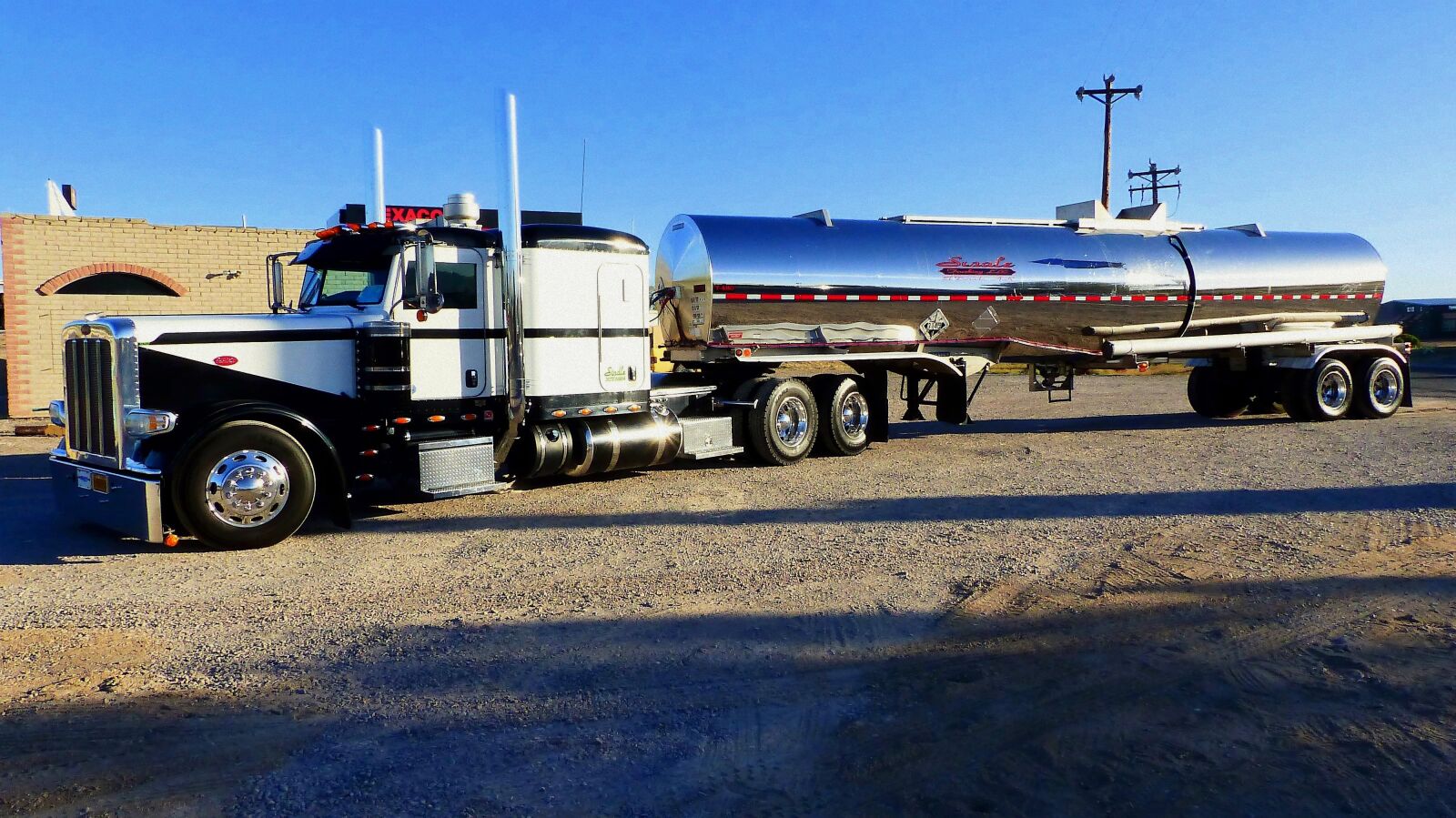 Panasonic Lumix DMC-FZ200 sample photo. Truck, transport, american photography