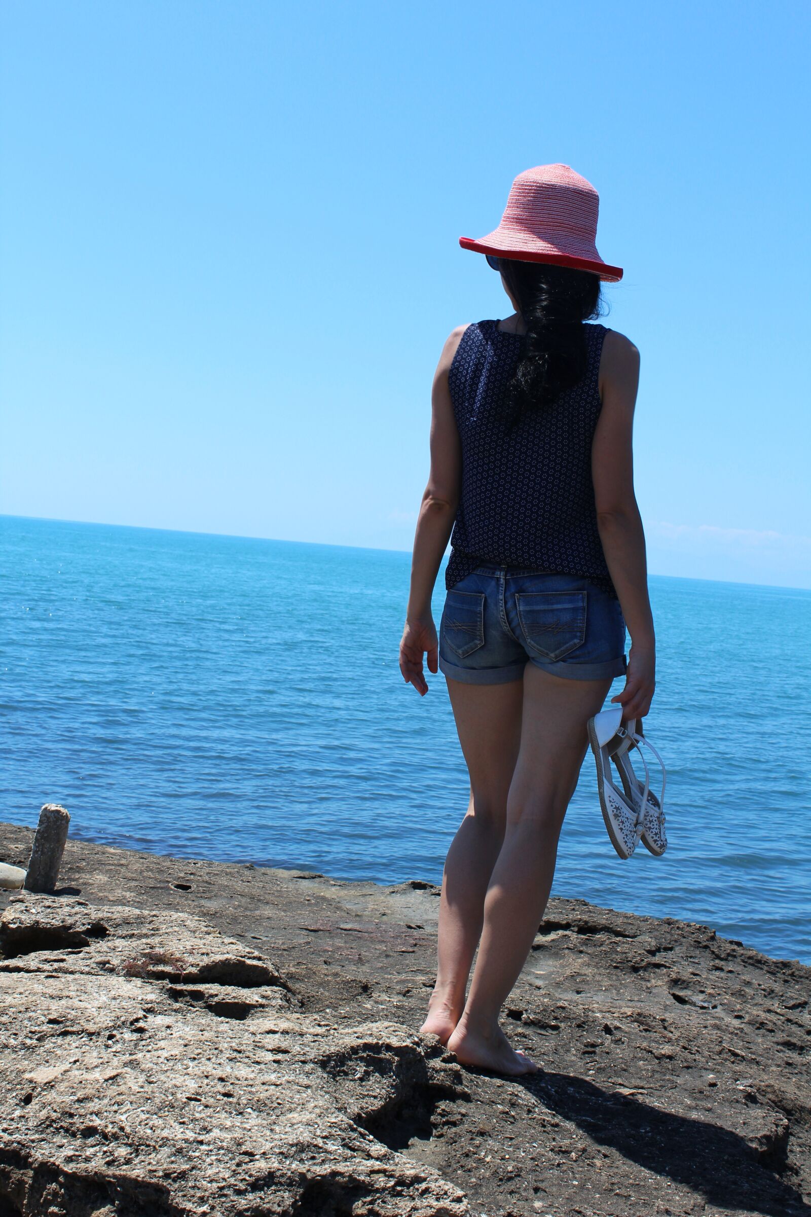 Canon EOS 600D (Rebel EOS T3i / EOS Kiss X5) sample photo. Sea, girl, romance photography