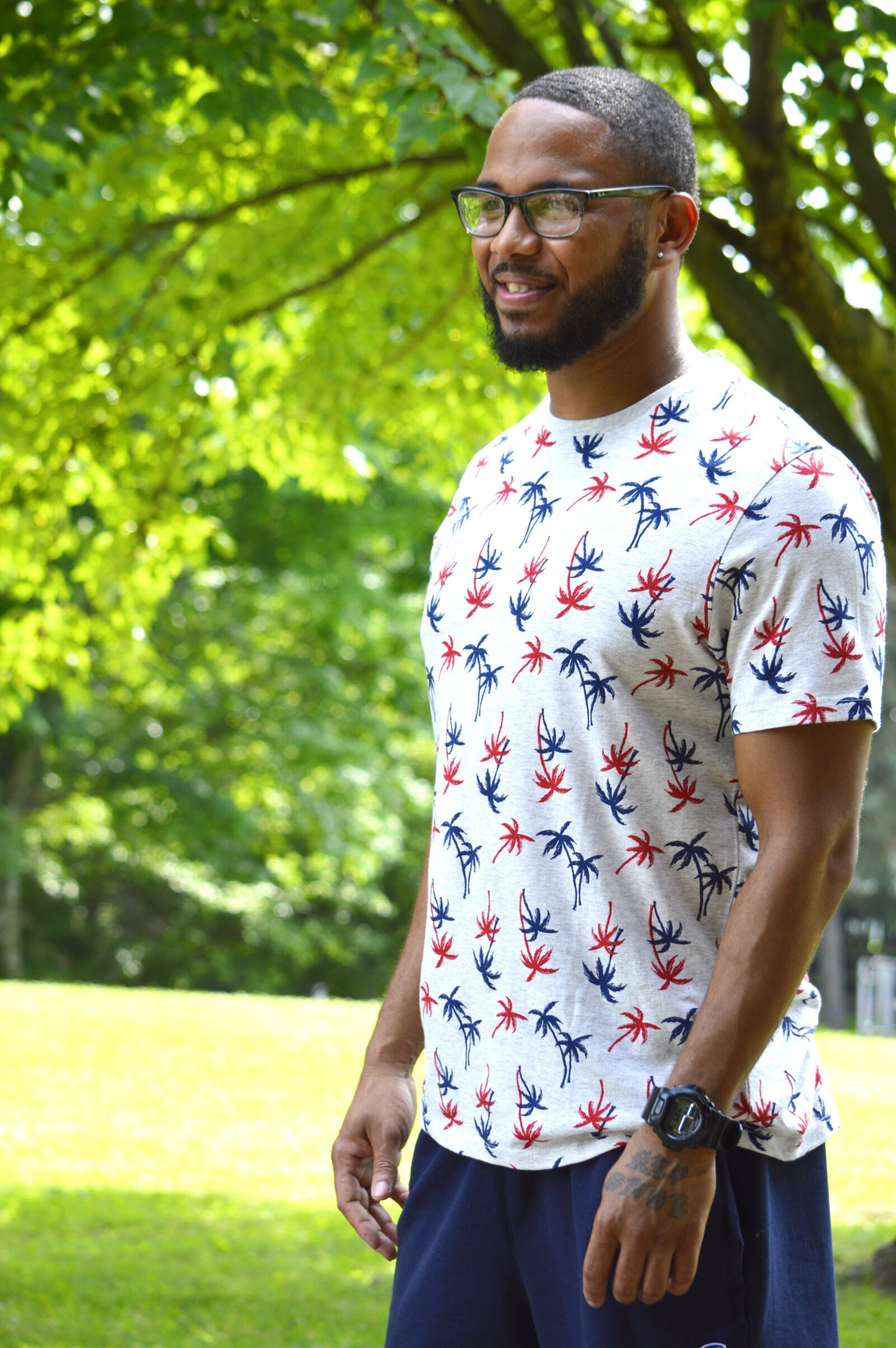 Nikon D3200 sample photo. Athletic, beard, branches photography