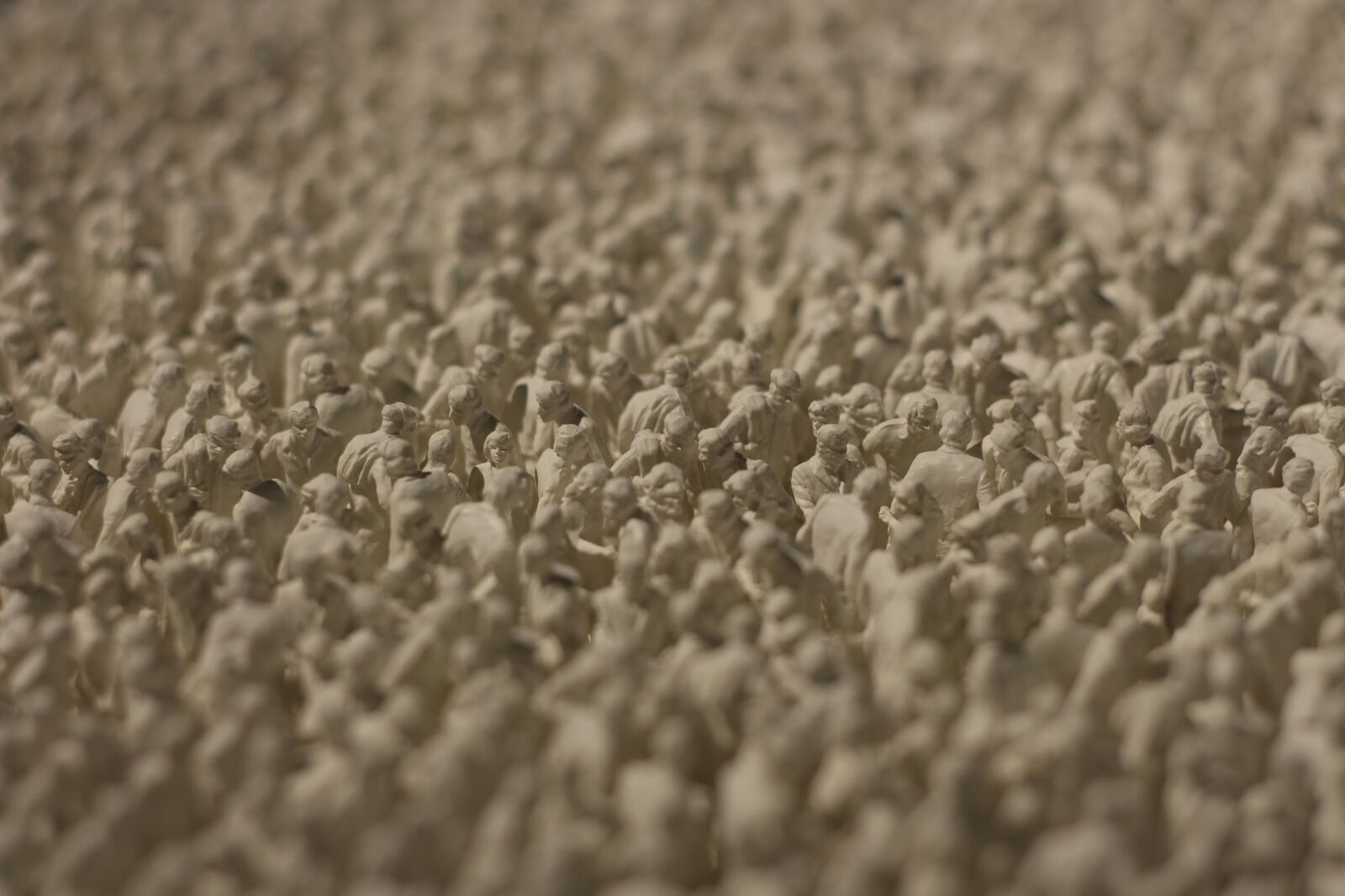 Canon EOS 700D (EOS Rebel T5i / EOS Kiss X7i) + Canon EF 50mm F1.8 STM sample photo. Crowd, figure, symbolic photography