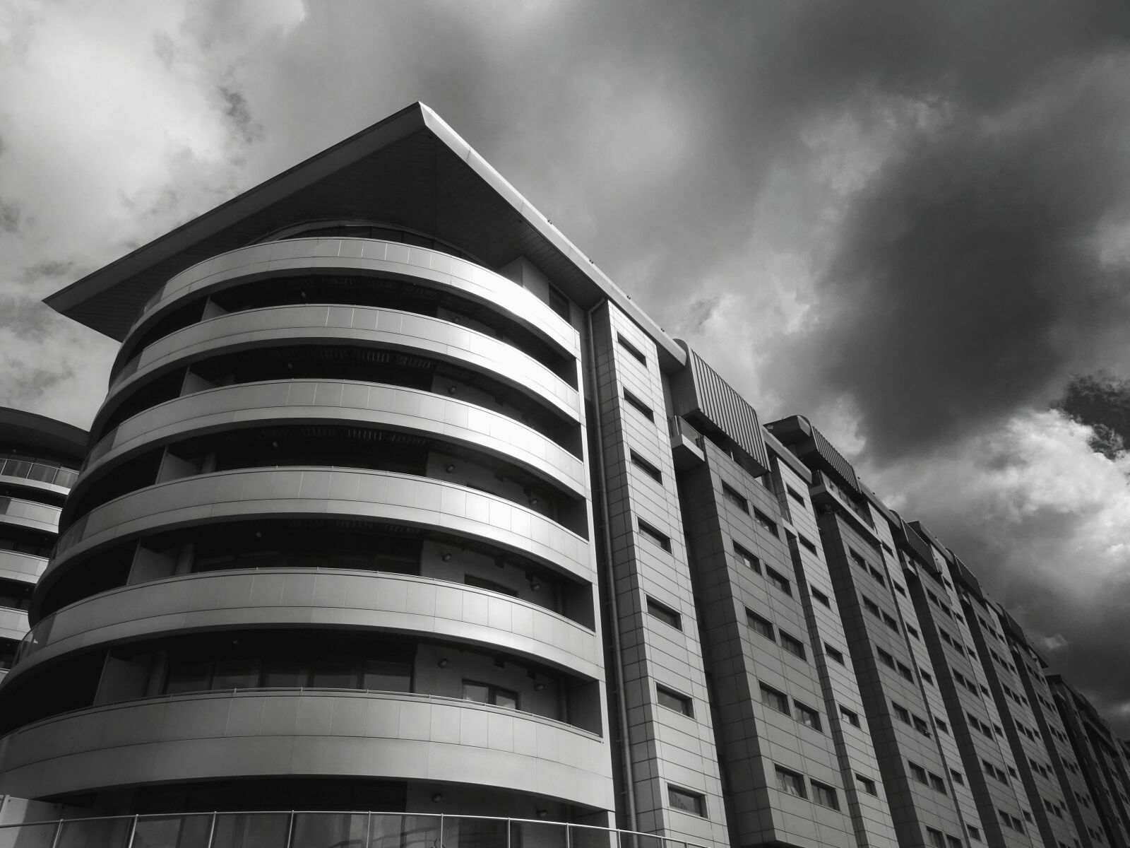 Sony DSC-HX60 sample photo. Building, black and white photography