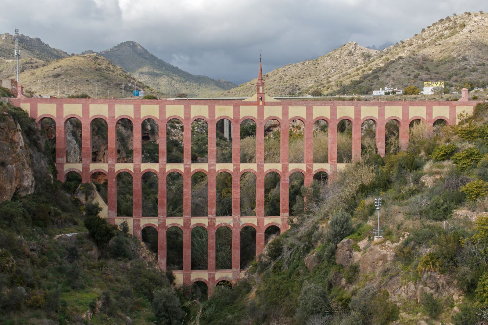 Canon EOS 550D (EOS Rebel T2i / EOS Kiss X4) sample photo. Aqueduct eagle, viaduct, andalusia photography