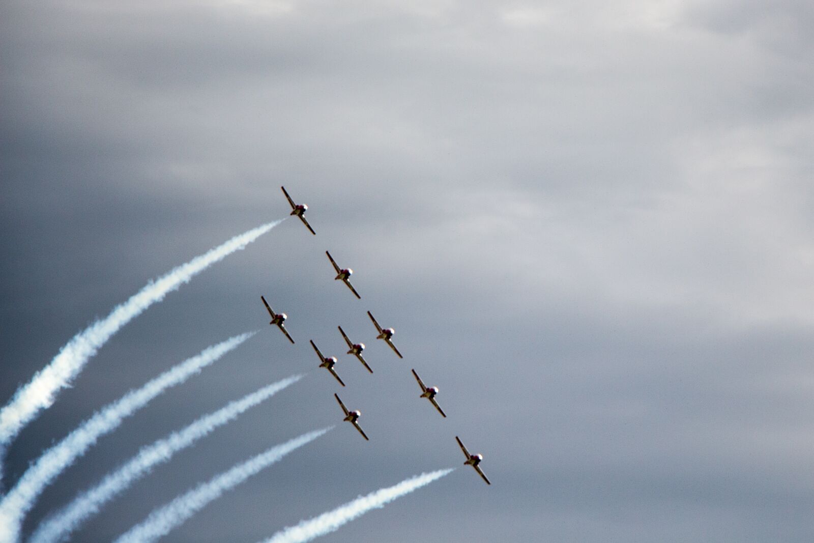 Canon EOS 700D (EOS Rebel T5i / EOS Kiss X7i) sample photo. Canadian, snowbirds, flying photography