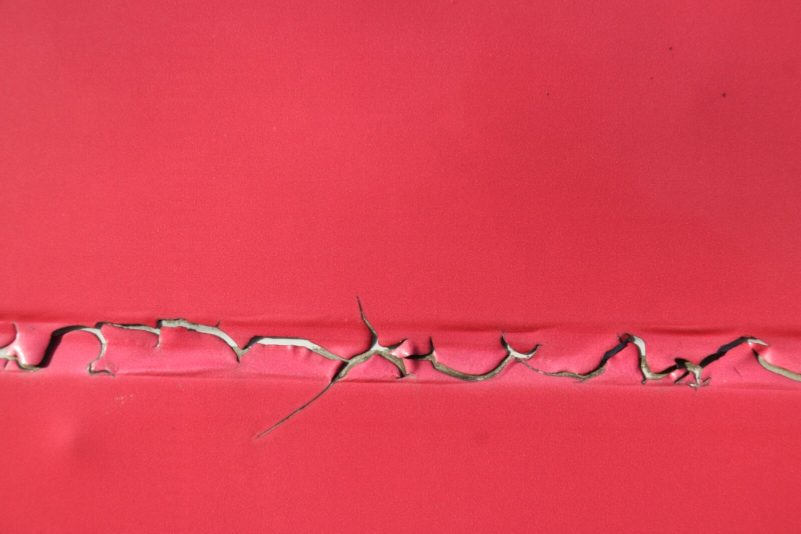 Canon EOS 750D (EOS Rebel T6i / EOS Kiss X8i) sample photo. Abstract, red, cracked paint photography