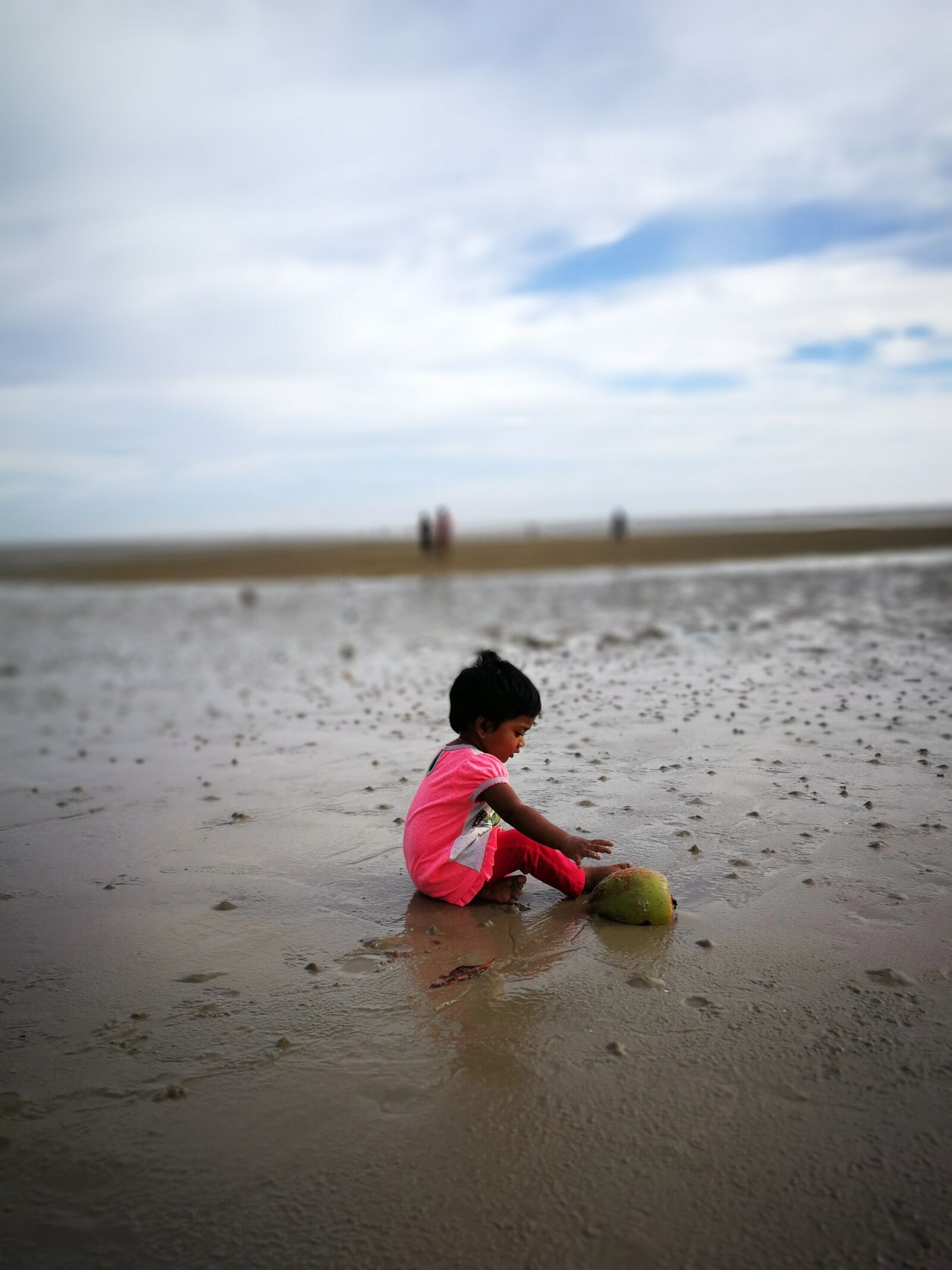 HUAWEI P10 sample photo. Child, water, beach photography