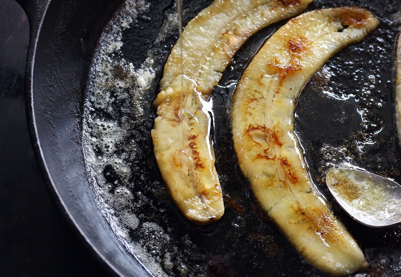Canon EOS 1000D (EOS Digital Rebel XS / EOS Kiss F) sample photo. Banana, caramelized, food photography