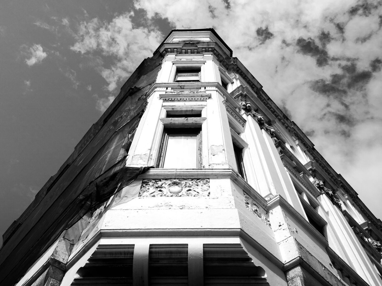 Sony DSC-HX60 sample photo. Architecture, black, and, white photography
