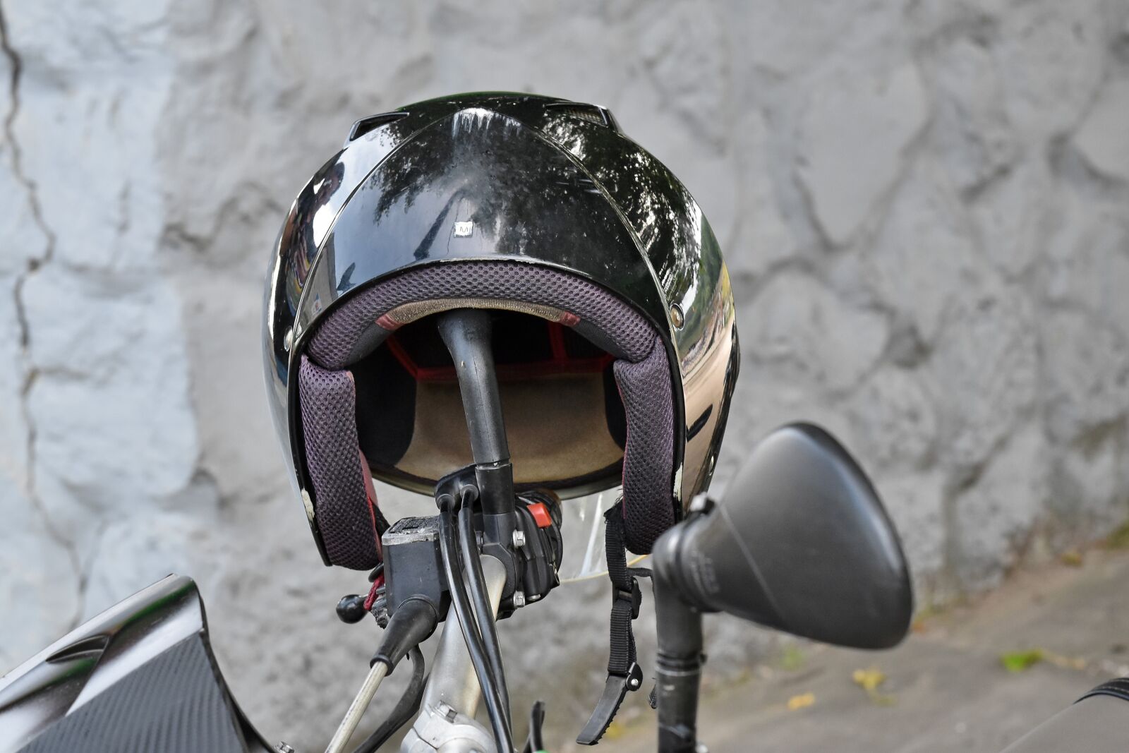 Nikon D5500 sample photo. Steering wheel, helmet, mirror photography