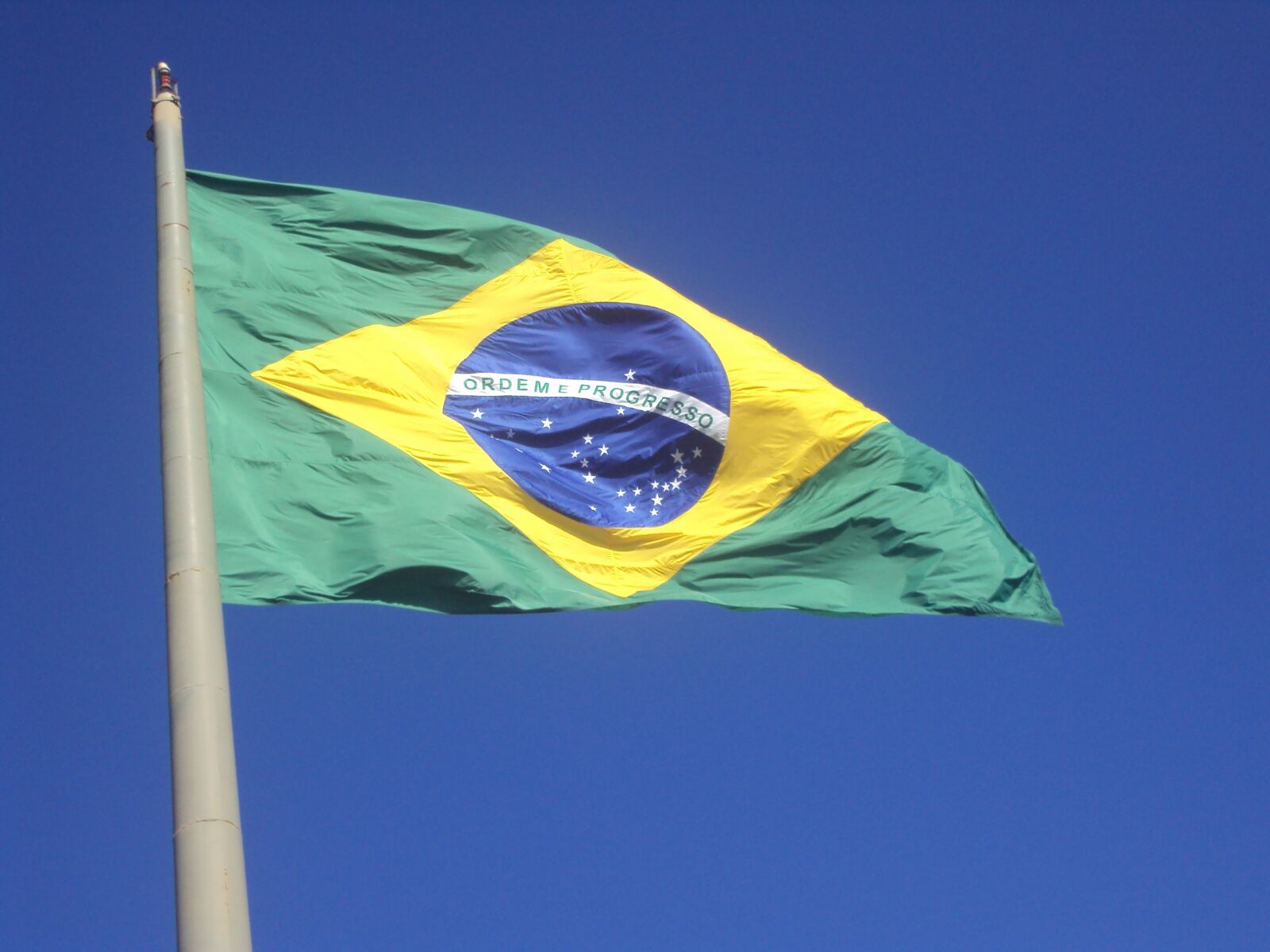 Sony Cyber-shot DSC-S930 sample photo. Brazil, flag, home photography