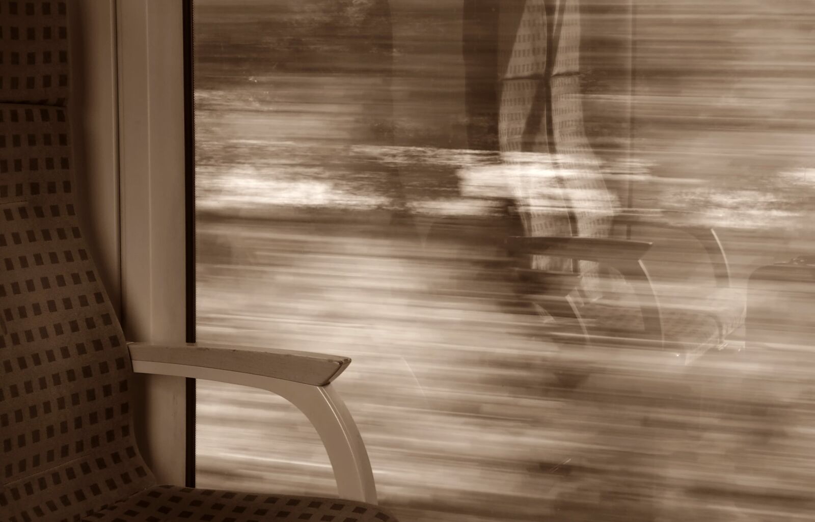 OLYMPUS M.12-50mm F3.5-6.3 sample photo. Train, travel, seat photography