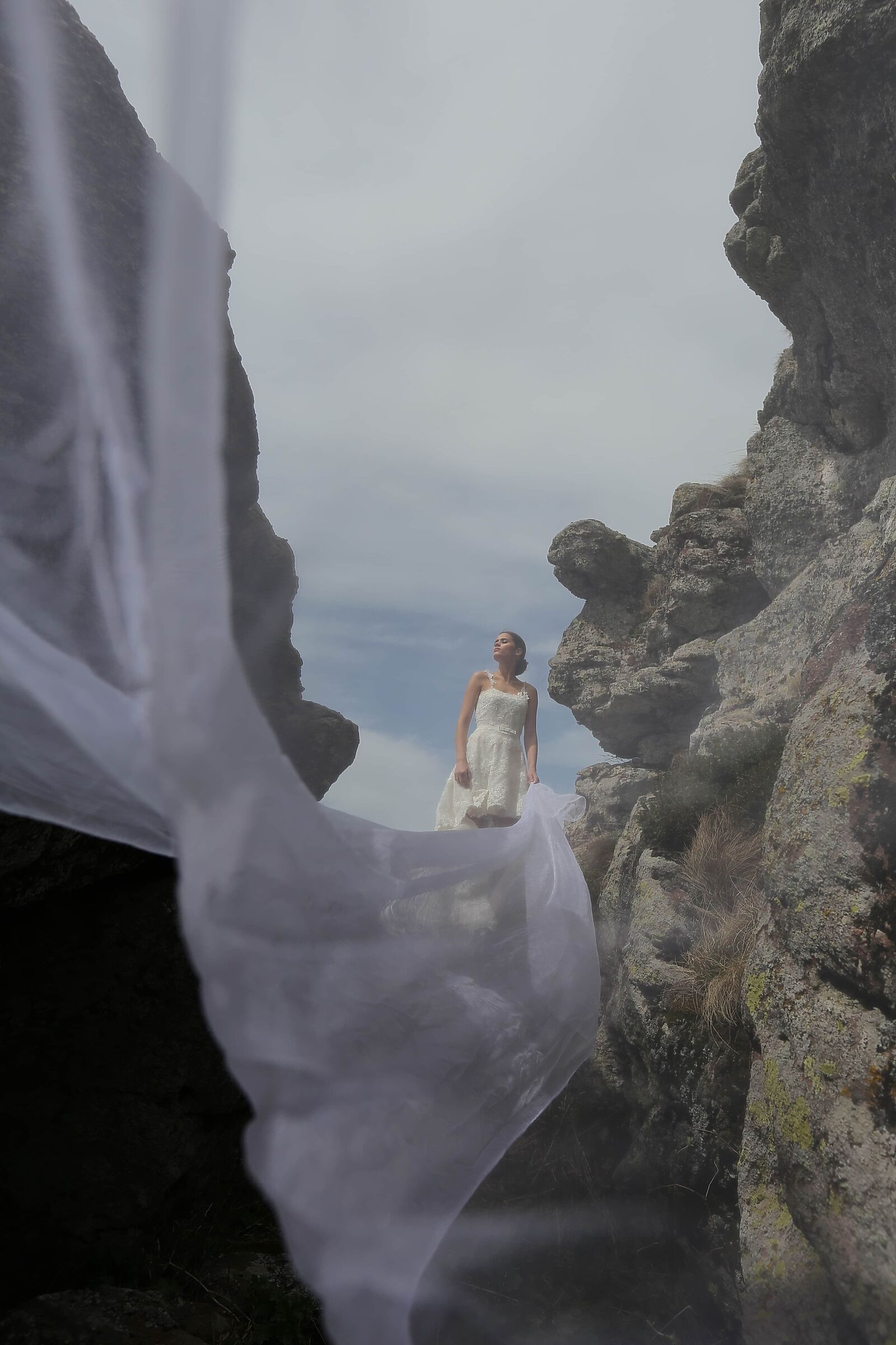 Canon EF 16-35mm F2.8L II USM sample photo. Bride, cliff, veil, wedding photography
