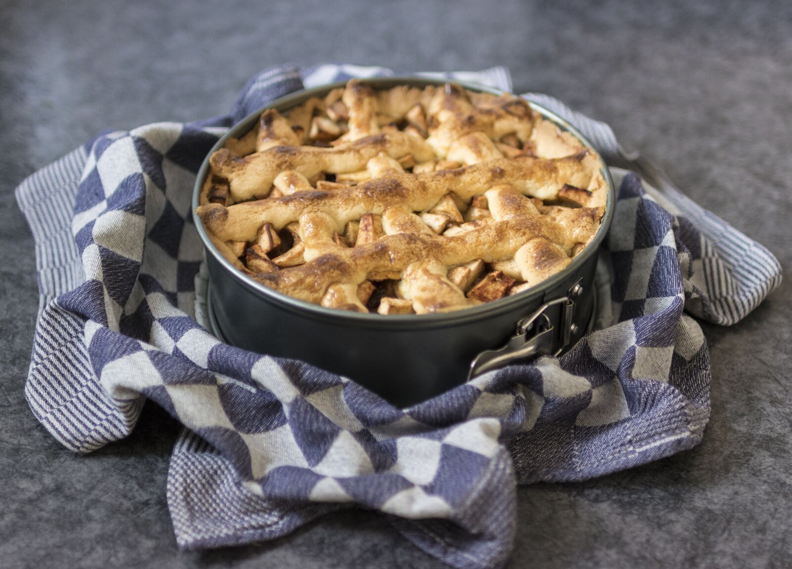 Nikon D5200 sample photo. Apple pie, cake, party photography
