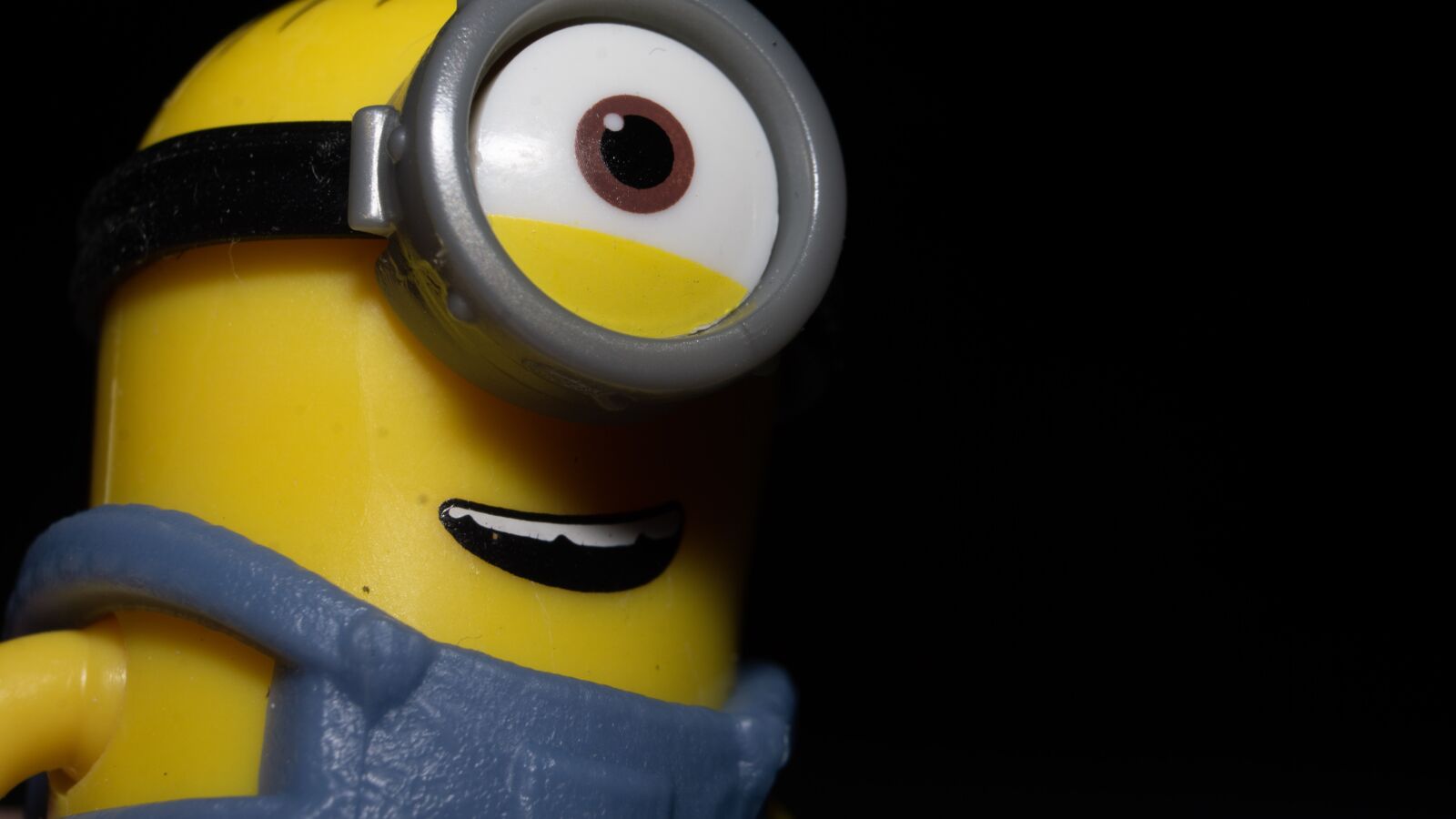 E 50mm F1.8 OSS sample photo. Minion, toy, toys photography