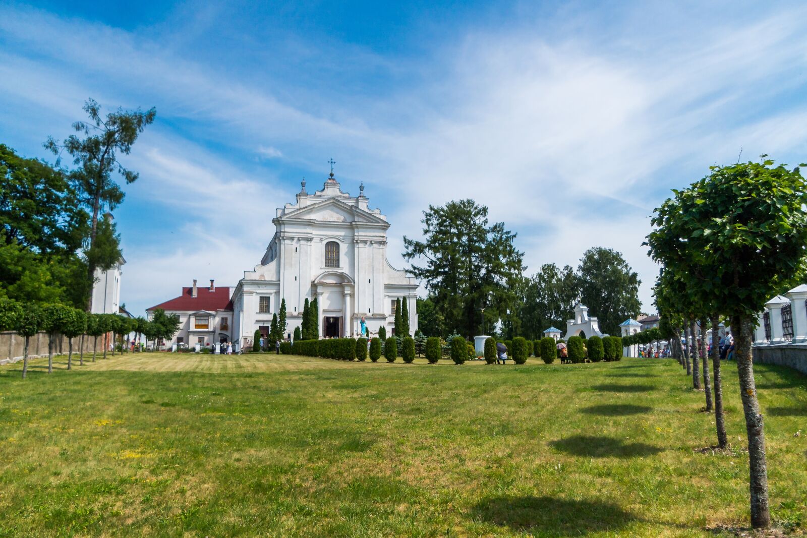 smc PENTAX-DA L 18-55mm F3.5-5.6 sample photo. Church, blue, white photography