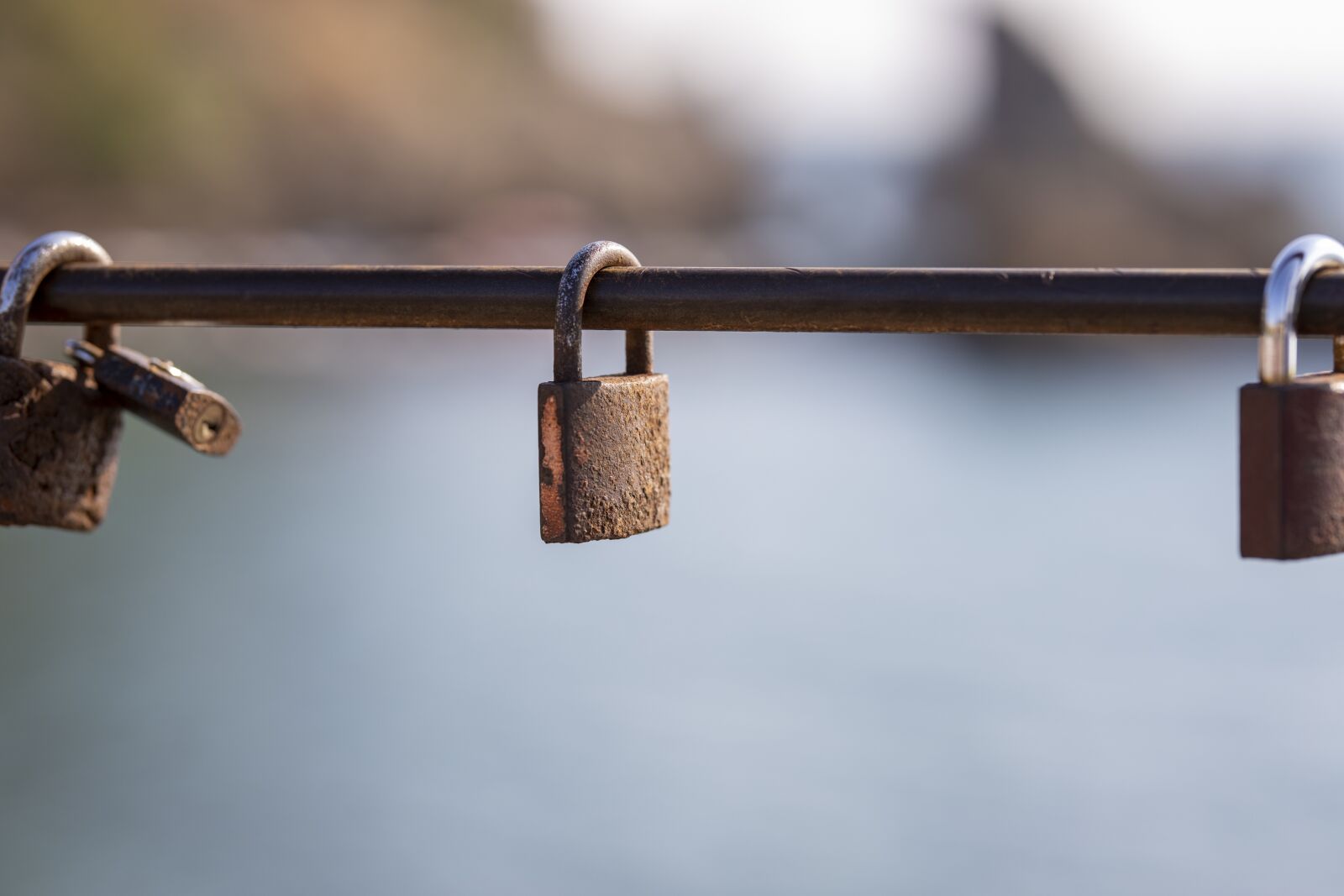 Canon RF 85mm F1.2L USM sample photo. Padlock, deans, luck photography