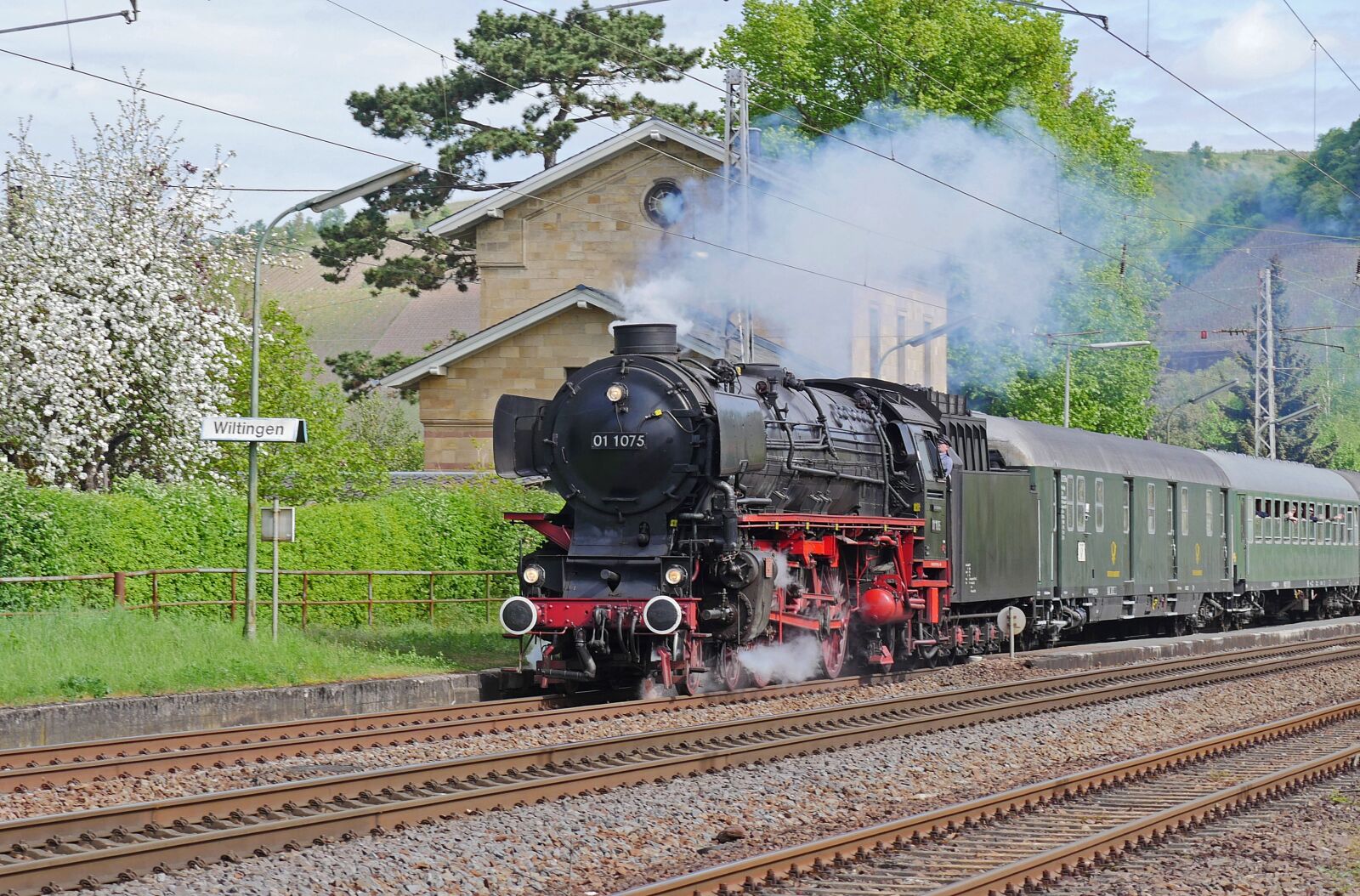 Panasonic Lumix DMC-GX8 sample photo. Steam locomotive, express train photography