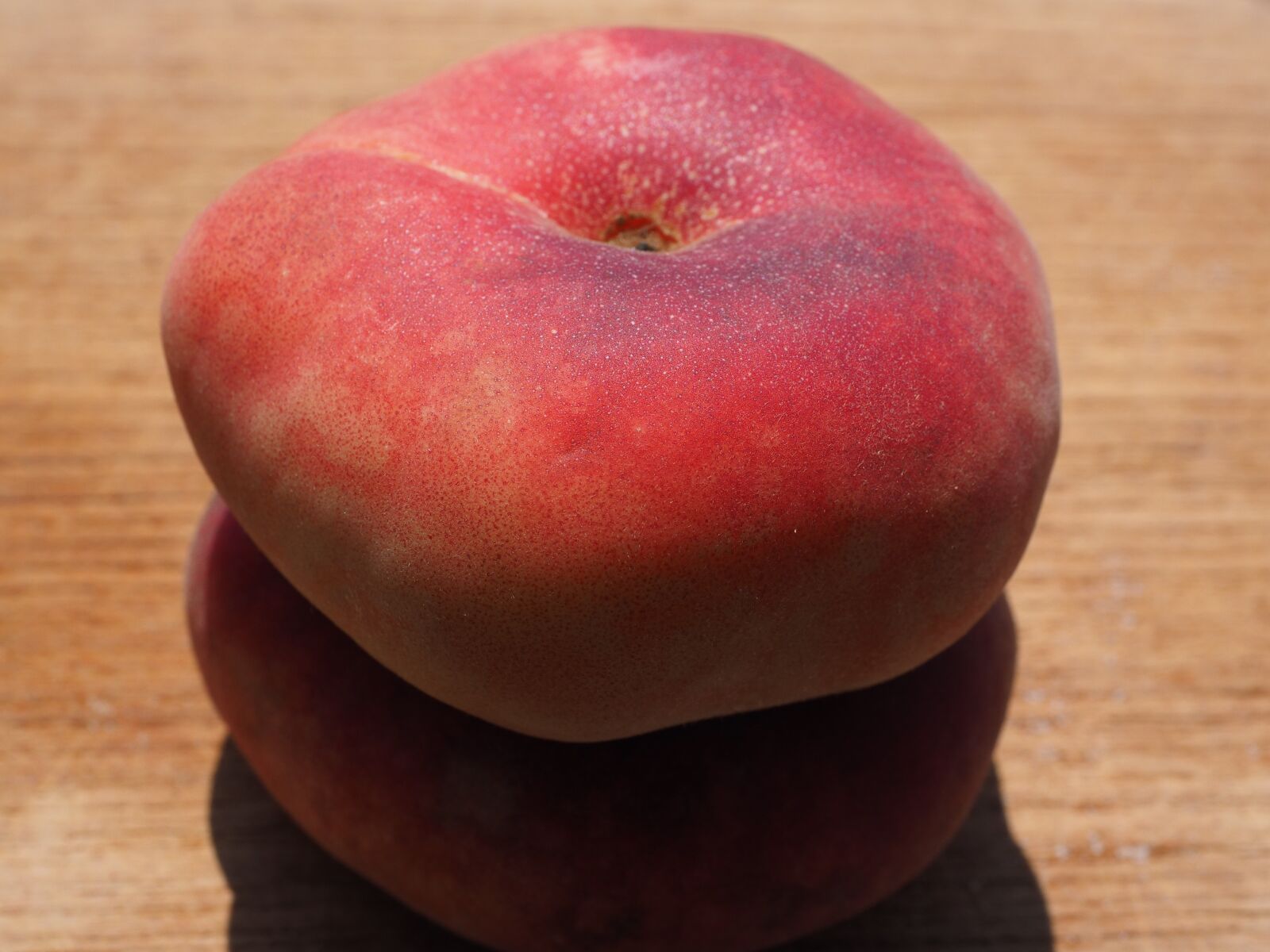 Olympus OM-D E-M1 + Olympus M.Zuiko Digital ED 12-40mm F2.8 Pro sample photo. Peach, flat peach, vineyard photography