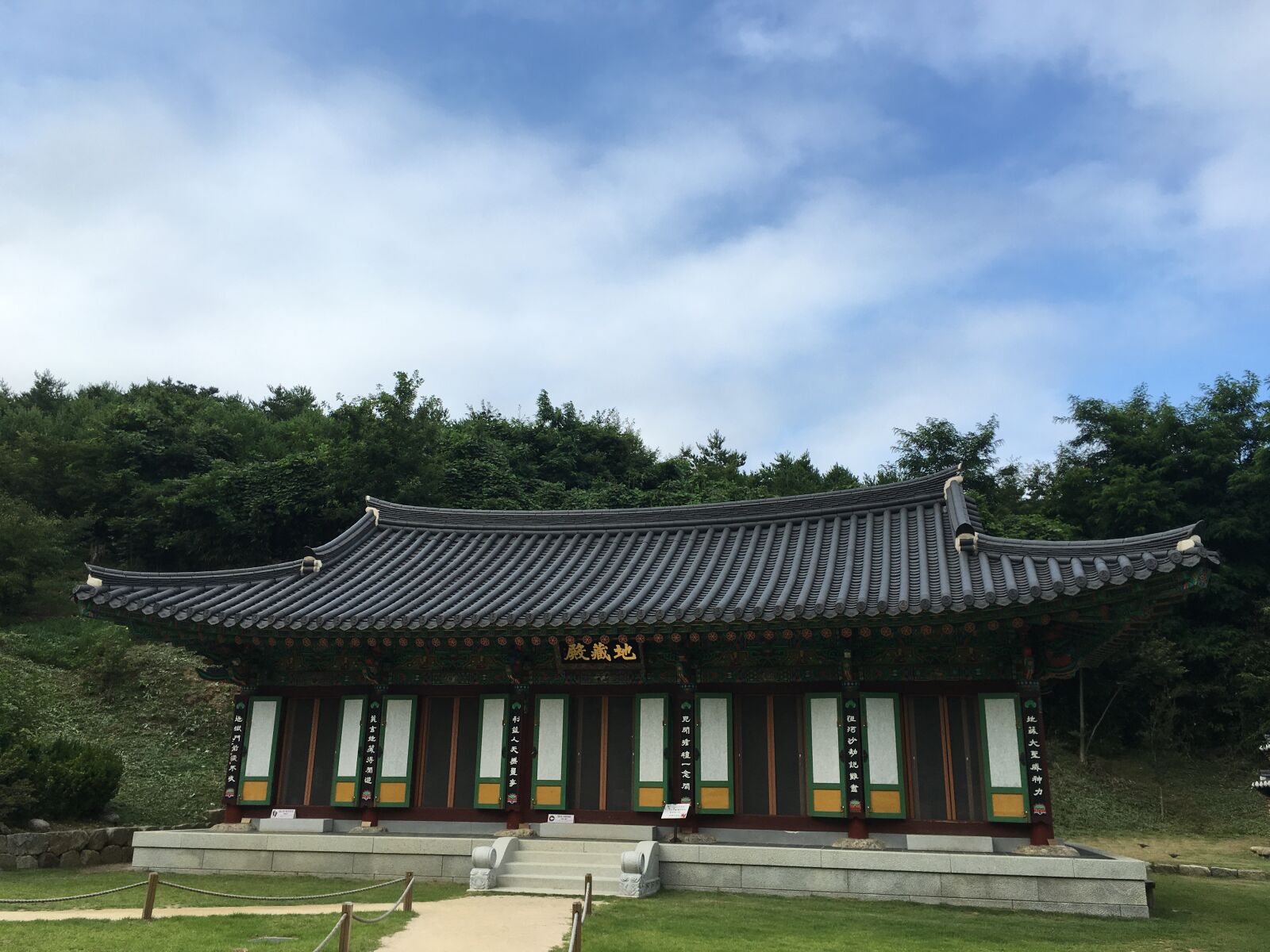 iPhone 6s back camera 4.15mm f/2.2 sample photo. Gangneung, blue sky, break photography