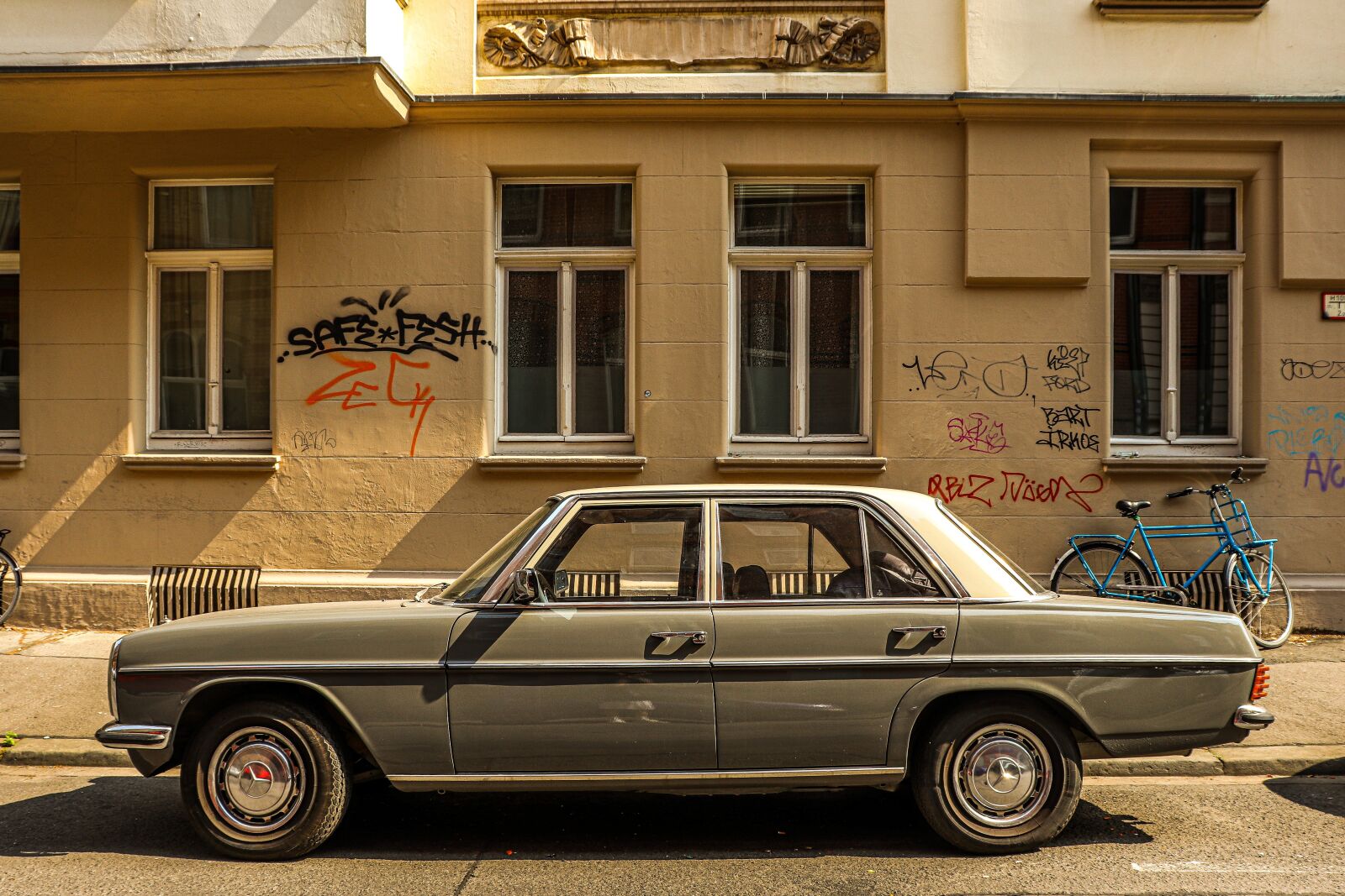 Canon EOS 77D (EOS 9000D / EOS 770D) sample photo. Auto, old, oldtimer photography