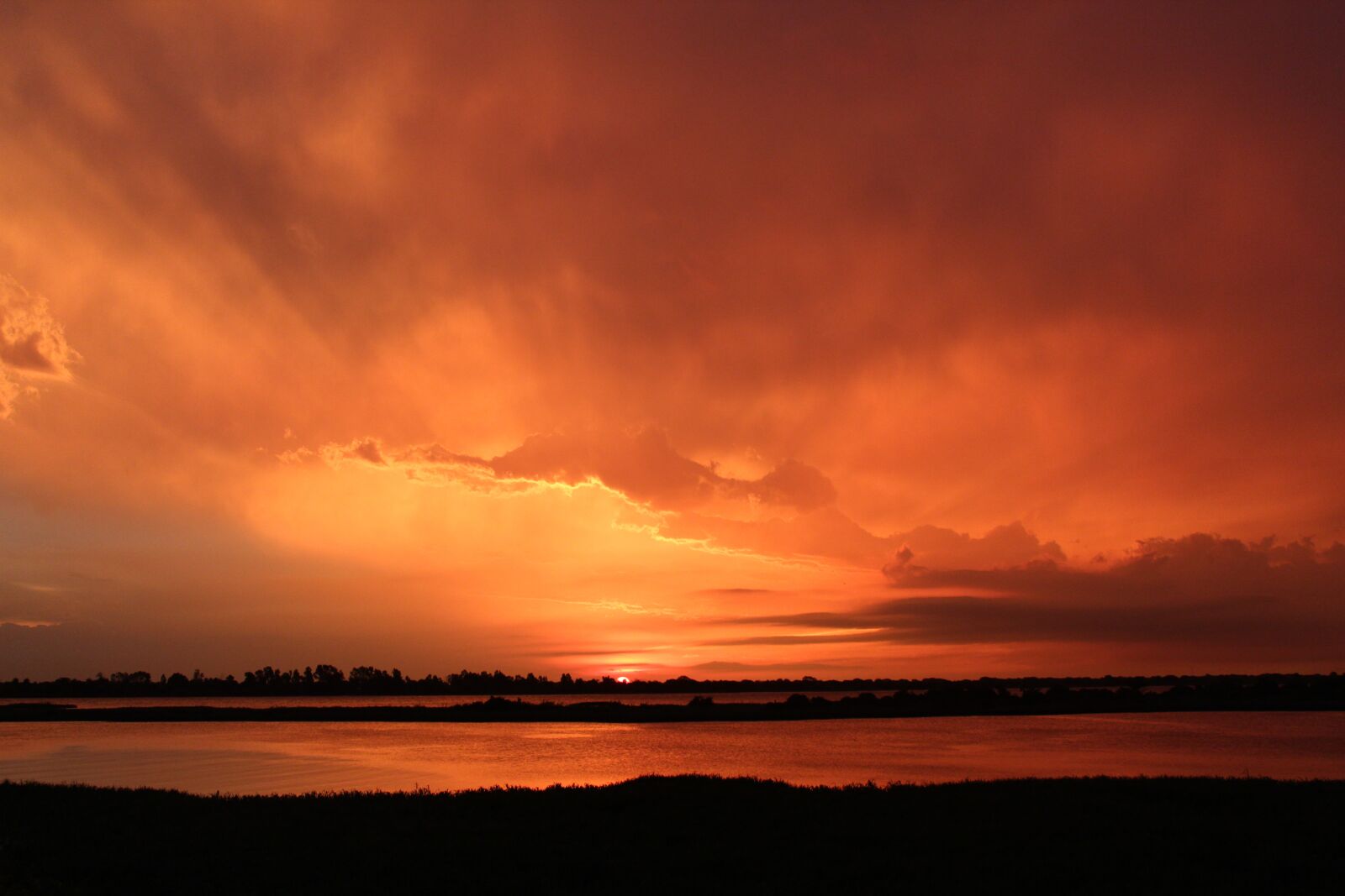 Canon EOS 1300D (EOS Rebel T6 / EOS Kiss X80) sample photo. Sunset, paraguay, landscape photography