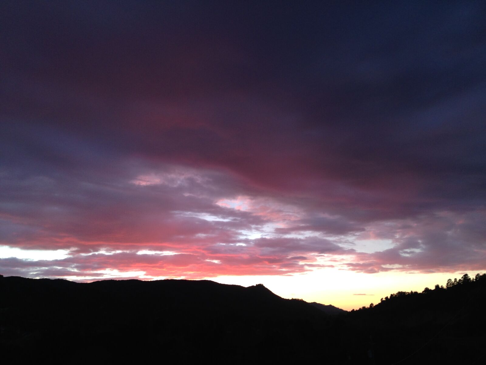 iPhone 5 back camera 4.12mm f/2.4 sample photo. Sunset, sky, pink photography