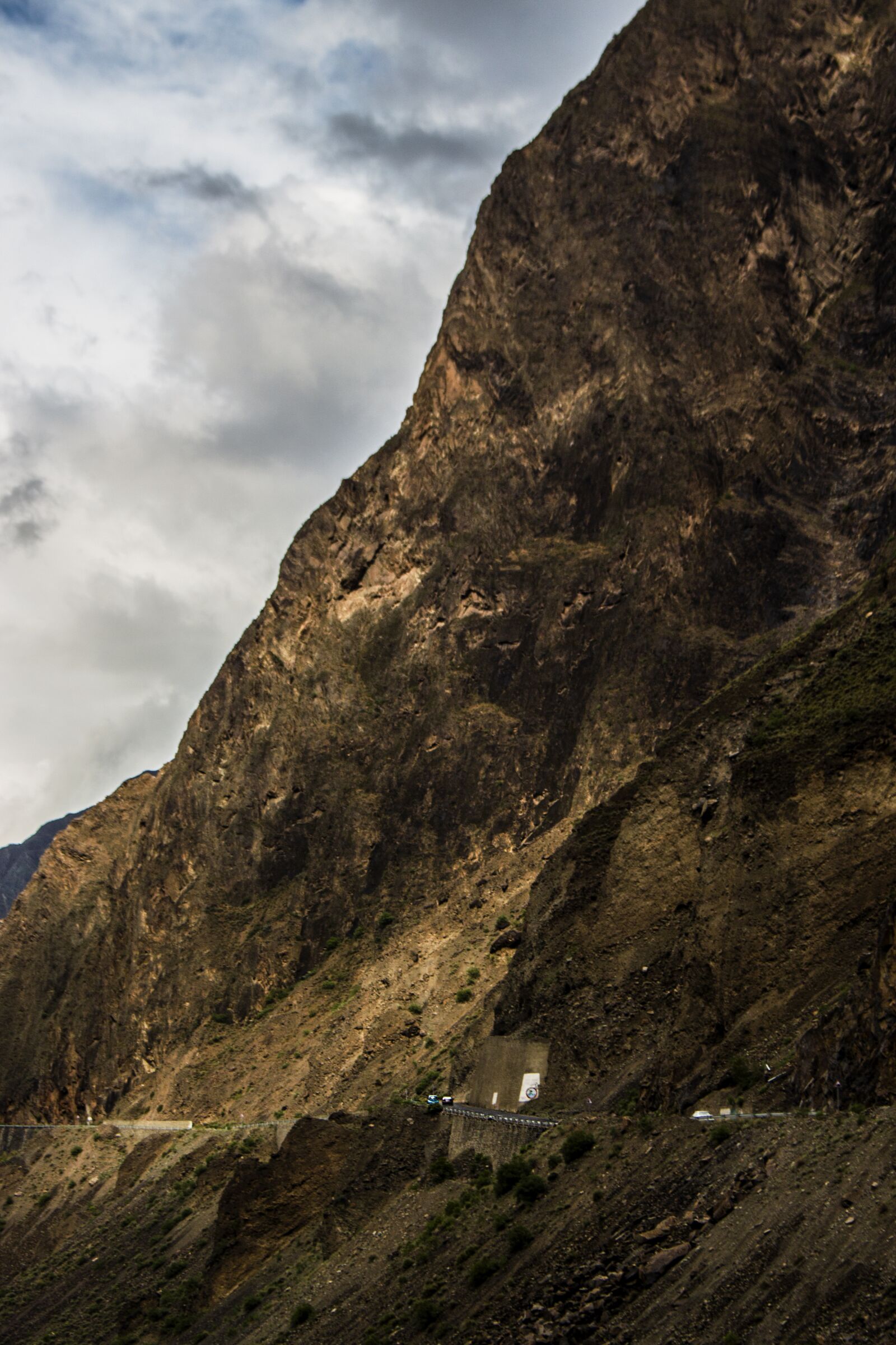 Canon EOS 700D (EOS Rebel T5i / EOS Kiss X7i) sample photo. Mountain, road, landscape photography