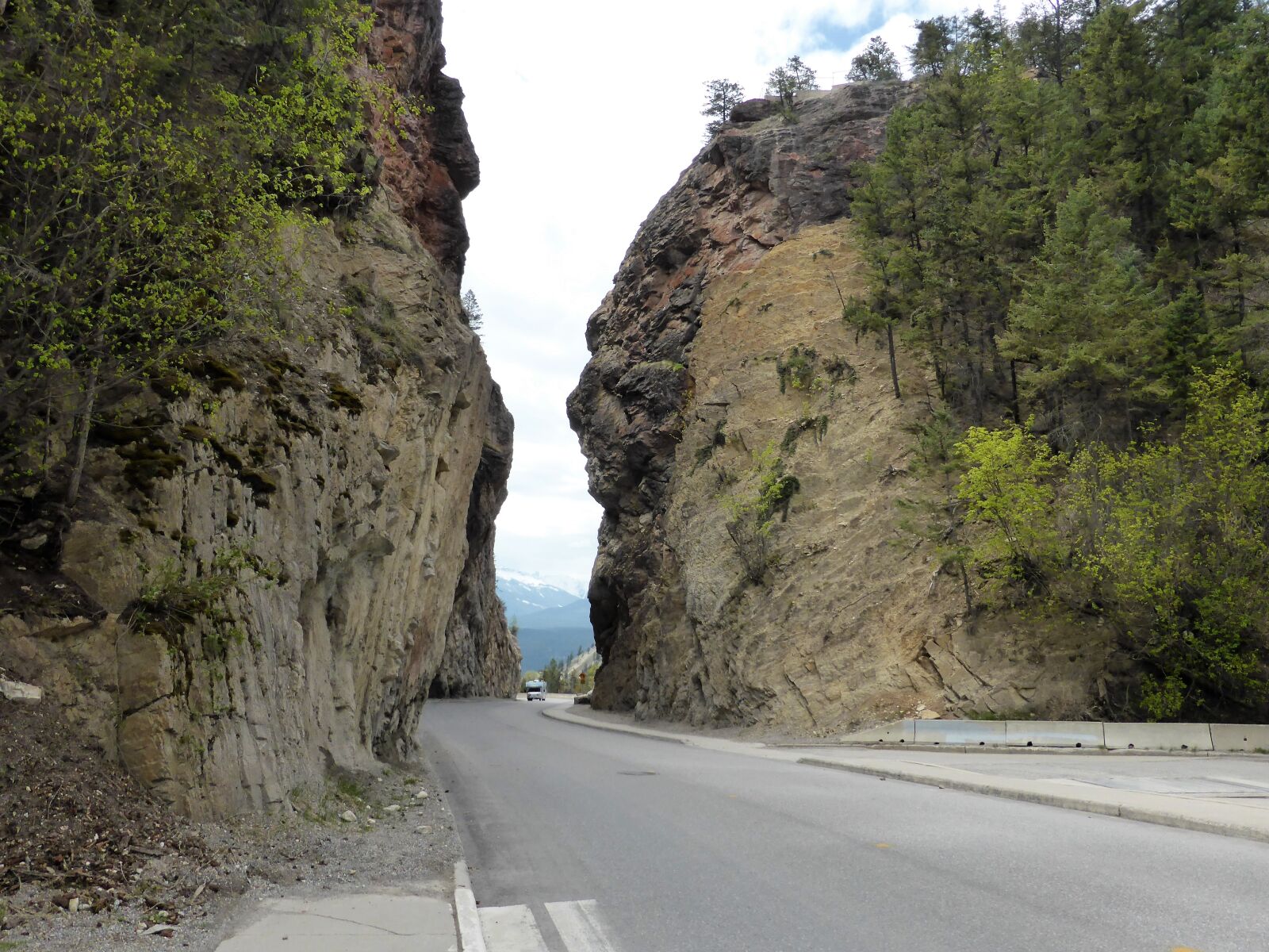 Panasonic Lumix DMC-ZS30 (Lumix DMC-TZ40) sample photo. Nature, crack, rock photography