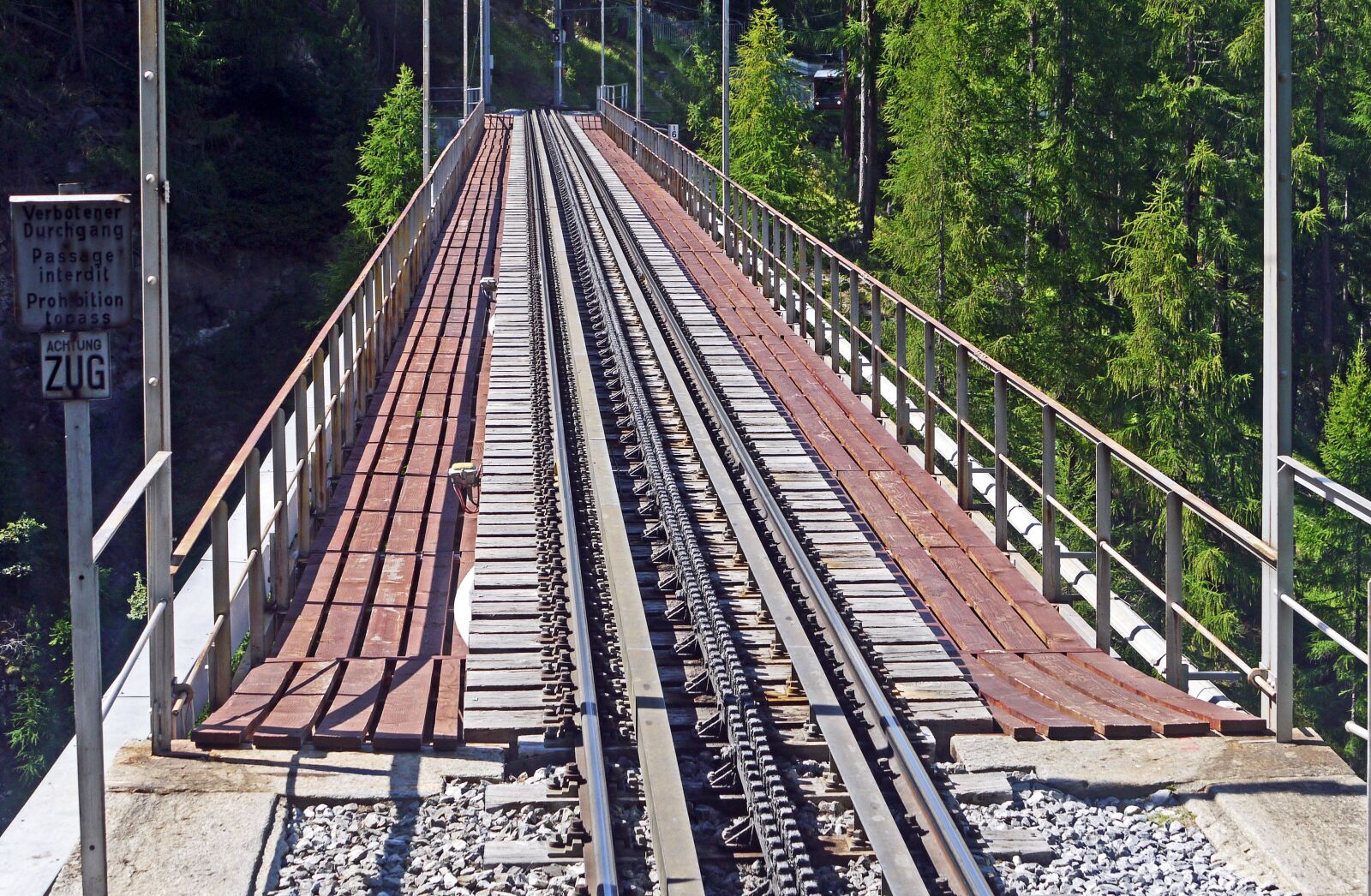 Panasonic Lumix DMC-G1 sample photo. Valley bridge, railroad track photography