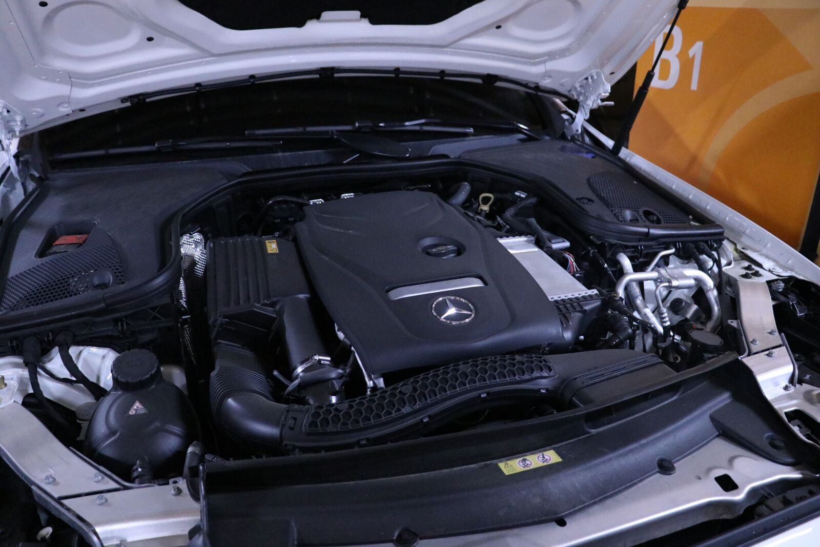 Canon EF-S 18-135mm F3.5-5.6 IS USM sample photo. Car, vehicle, transport photography