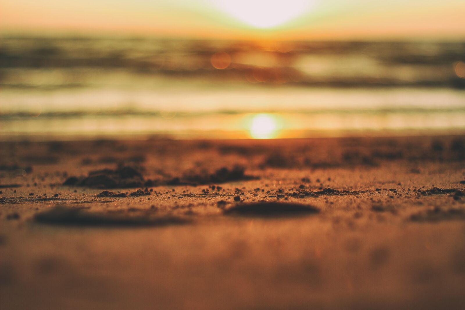 Canon EOS 600D (Rebel EOS T3i / EOS Kiss X5) + Canon EF 50mm F1.8 II sample photo. Sand, beach, sunset photography