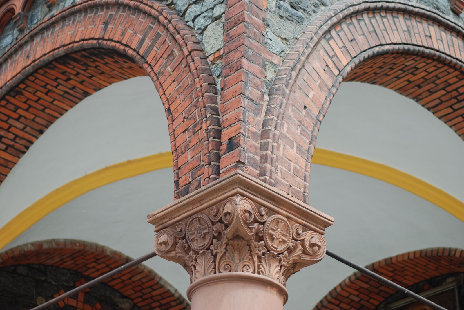 Nikon D80 sample photo. Column, ornament, architecture photography