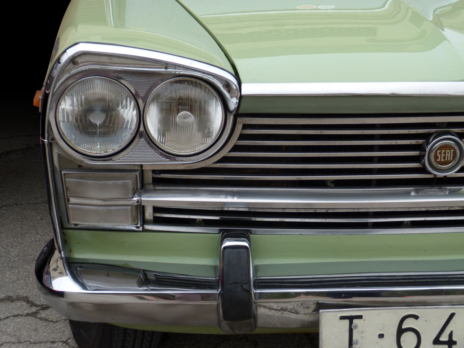 Panasonic DMC-FZ62 sample photo. Car, old, vintage photography