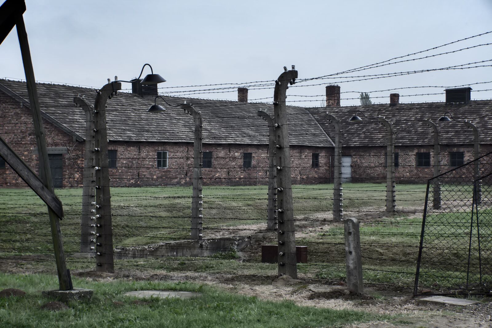 Canon EOS 600D (Rebel EOS T3i / EOS Kiss X5) sample photo. Auschwitz 2, brezinka, auschwitz photography